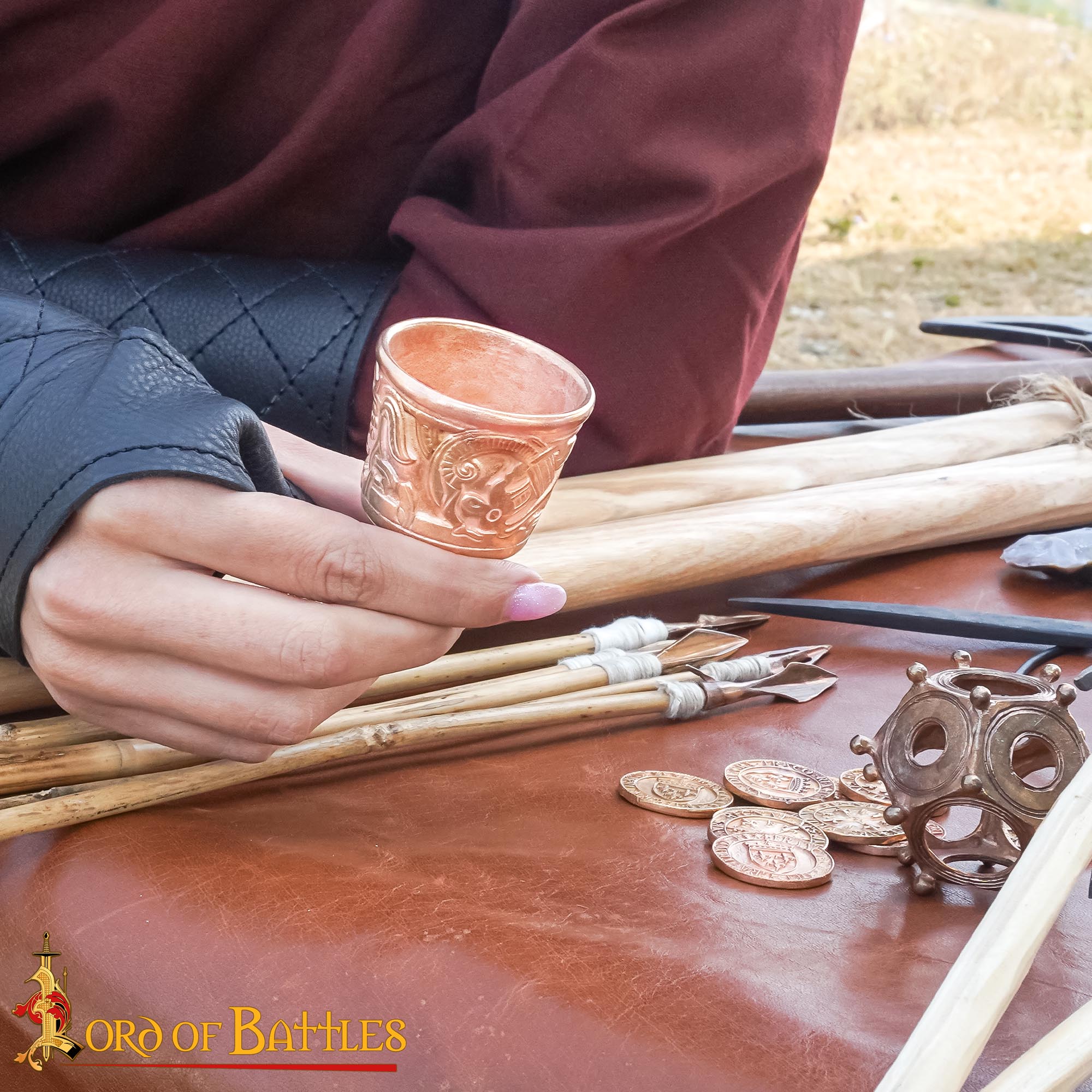 Copa ritual de bronce grabada, siglo XII — fundición a cera perdida