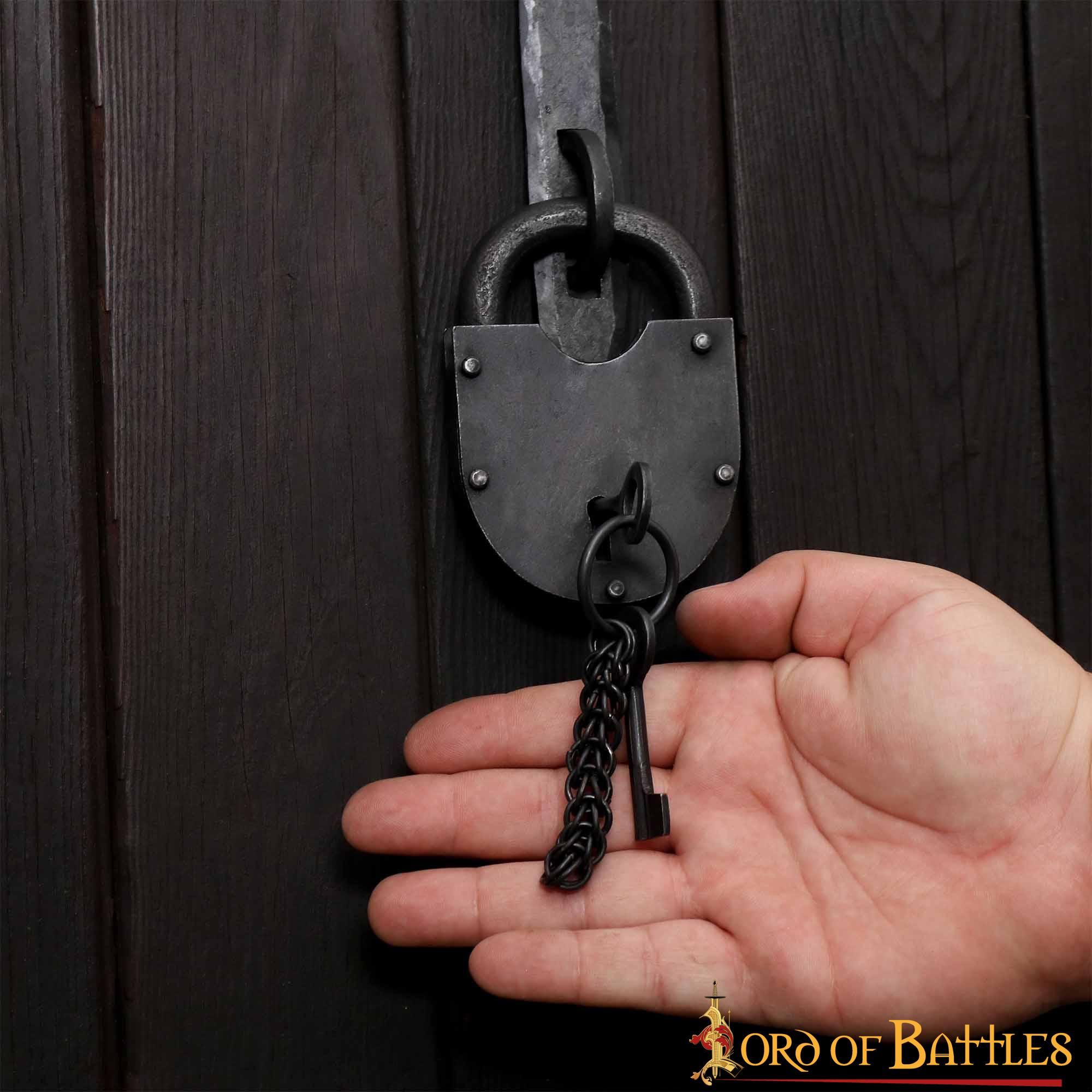 Imagen única de: Candado Medieval Forjado a Mano con Dos Llaves Funcionales