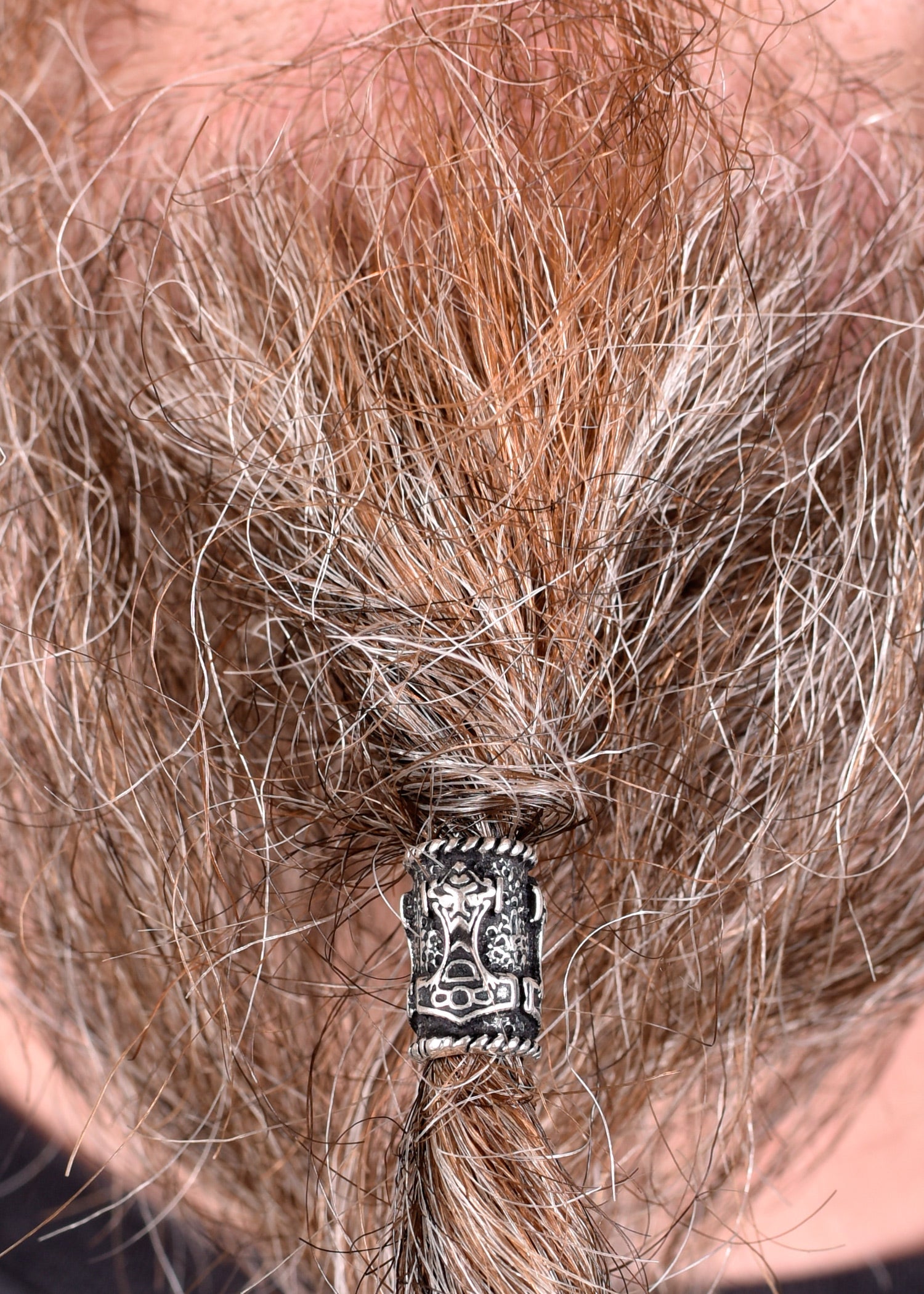 Imagen única de: Cuenta De Barba Vikinga Con Martillo De Thor De Plata