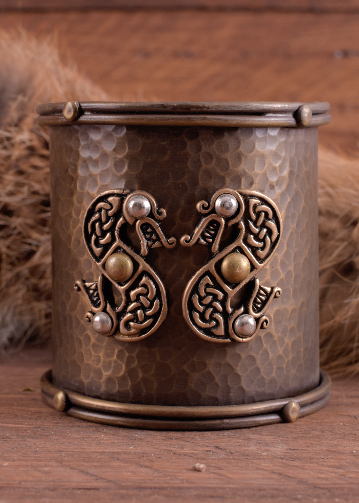 Imagen única de: Brazalete Ancho Con Motivo De Serpiente Celta