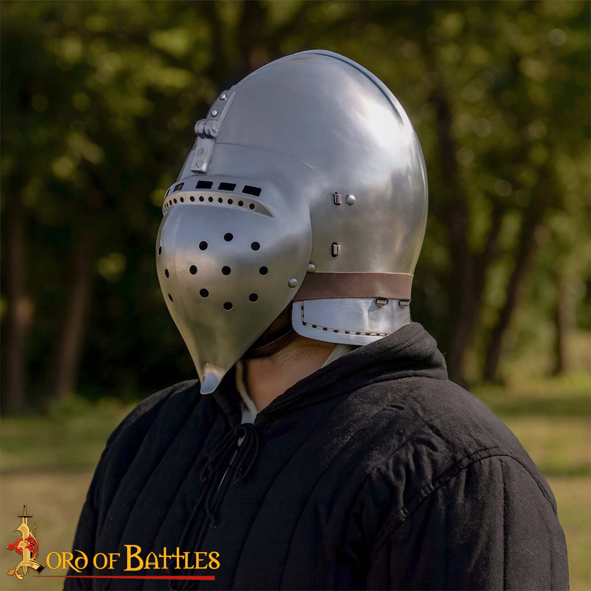 Bacinete medieval siglo XIV–XV con visera abatible y forro - imagen 2
