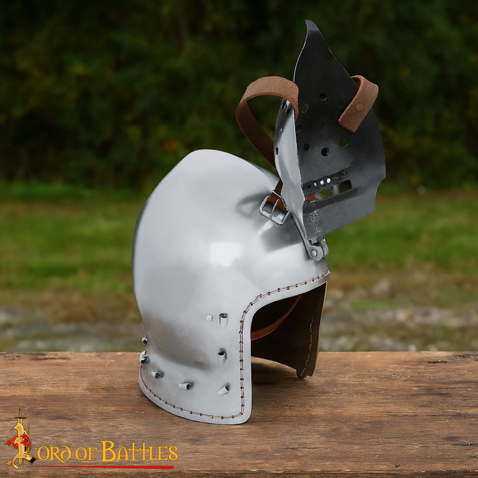 Bacinete medieval siglo XIV–XV con visera abatible y forro - imagen 6