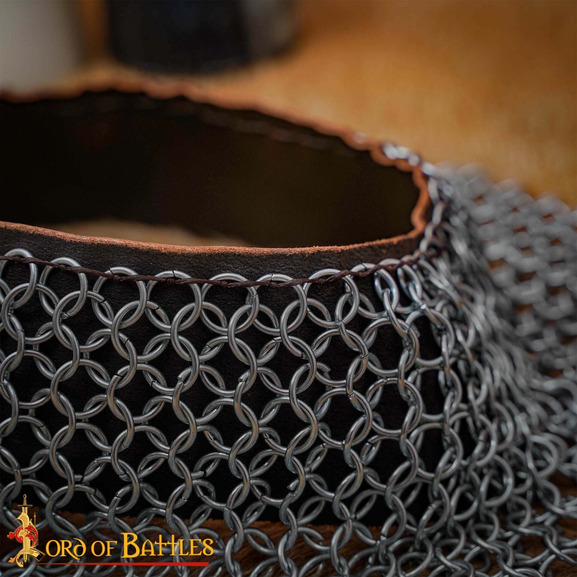 Imagen única de: Cota de Malla Medieval - Anillos de Alta Resistencia a la Tracción con Adornos de Cuero - 9mm 16 Gauge Protección para el Cuello