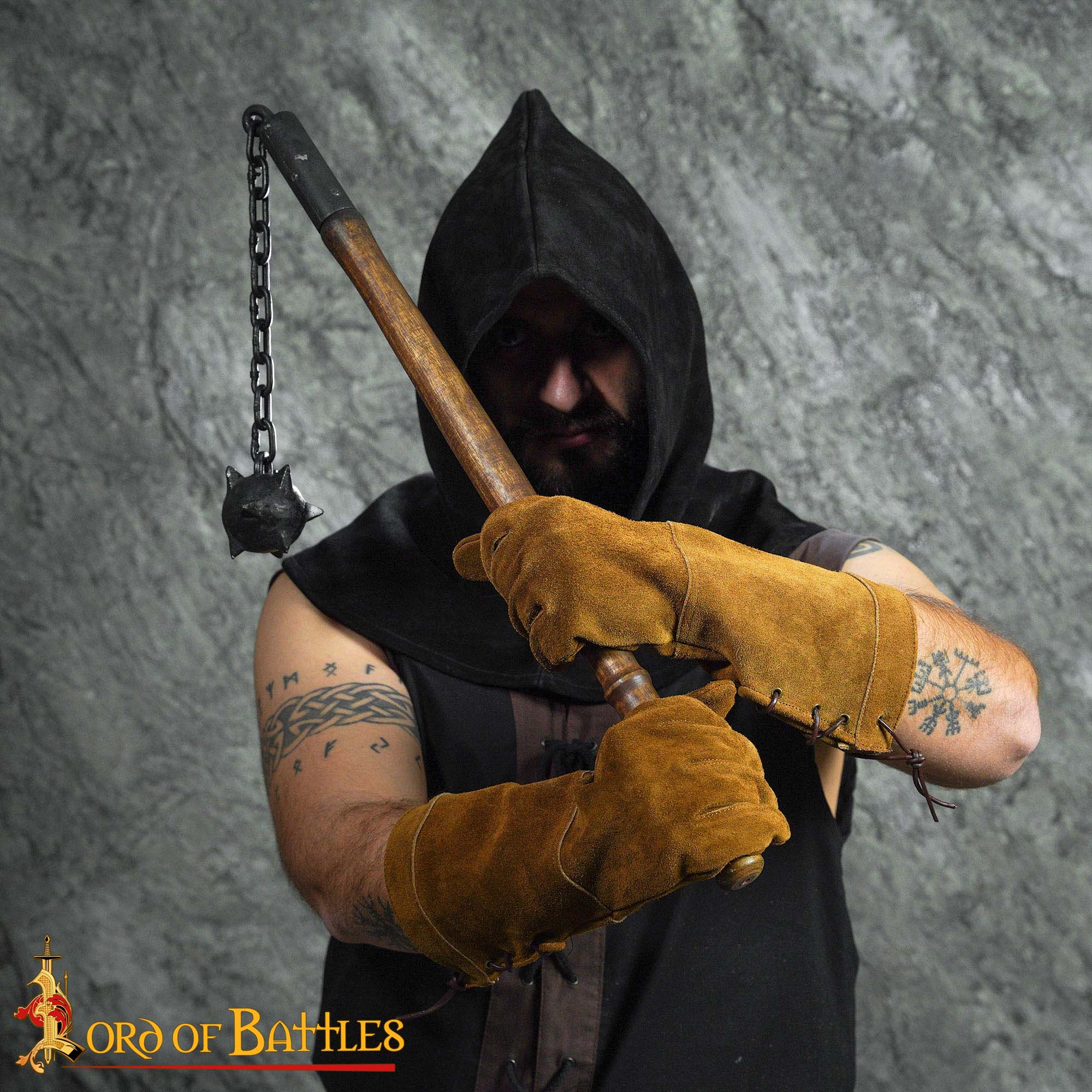 Imagen única de: Maza de cadena medieval tardía con bola con púas y mango de madera