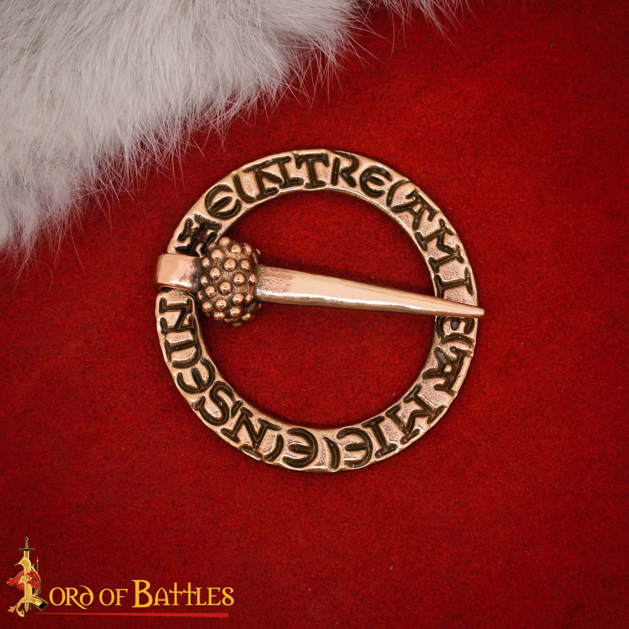 Imagen única de: Broche Medieval de Bronce con Anillo Fundido a la Cera Perdida Diseño Inscrito