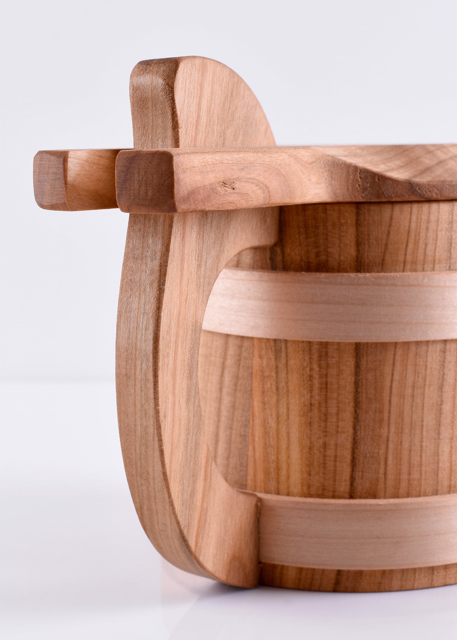 Imagen única de: Jarra De Cerveza Con Tapa Con Bisagras De Madera.