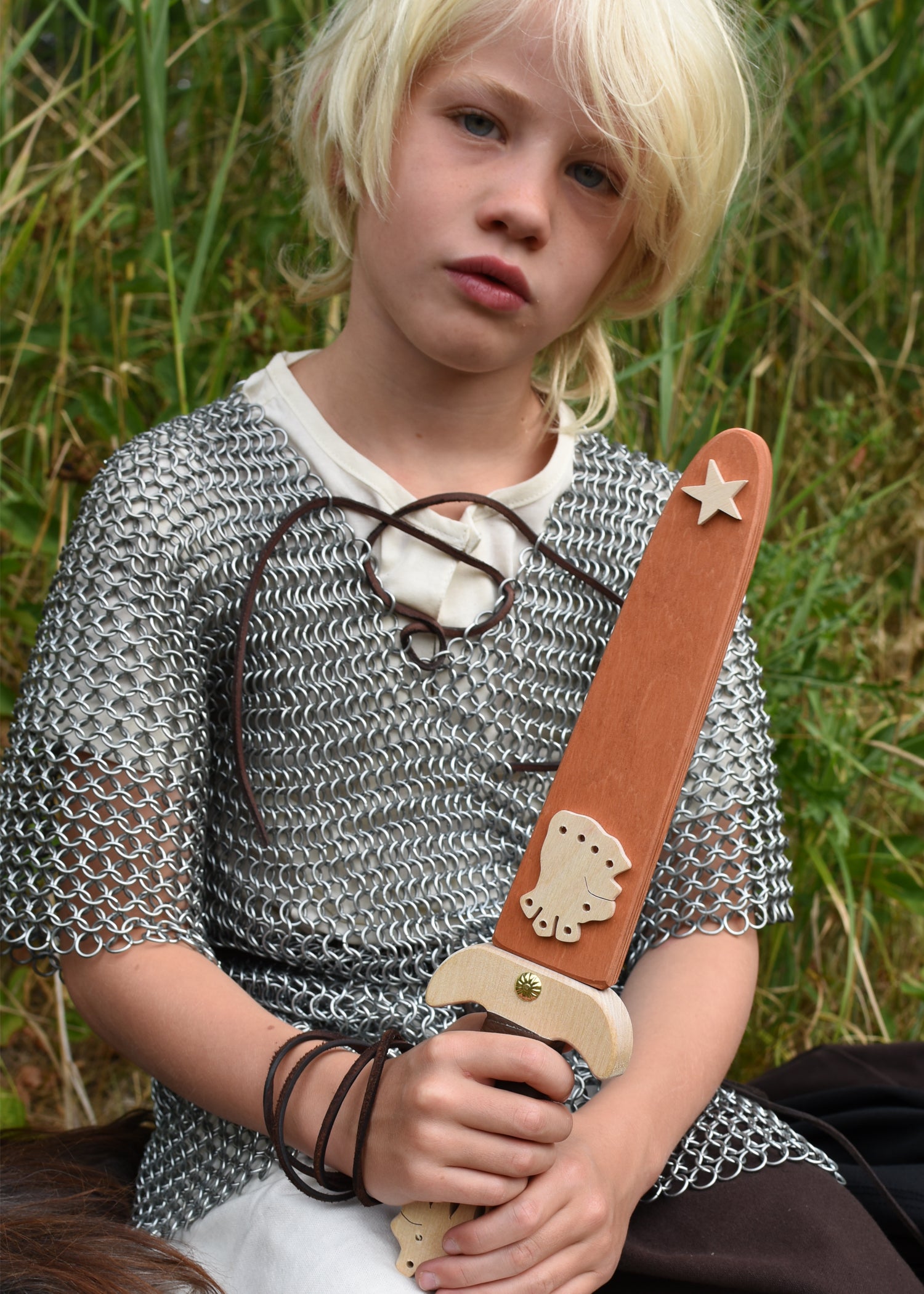 Imagen única de: Espada De Caballero Infantil Löwenstein De Madera, Con Vaina