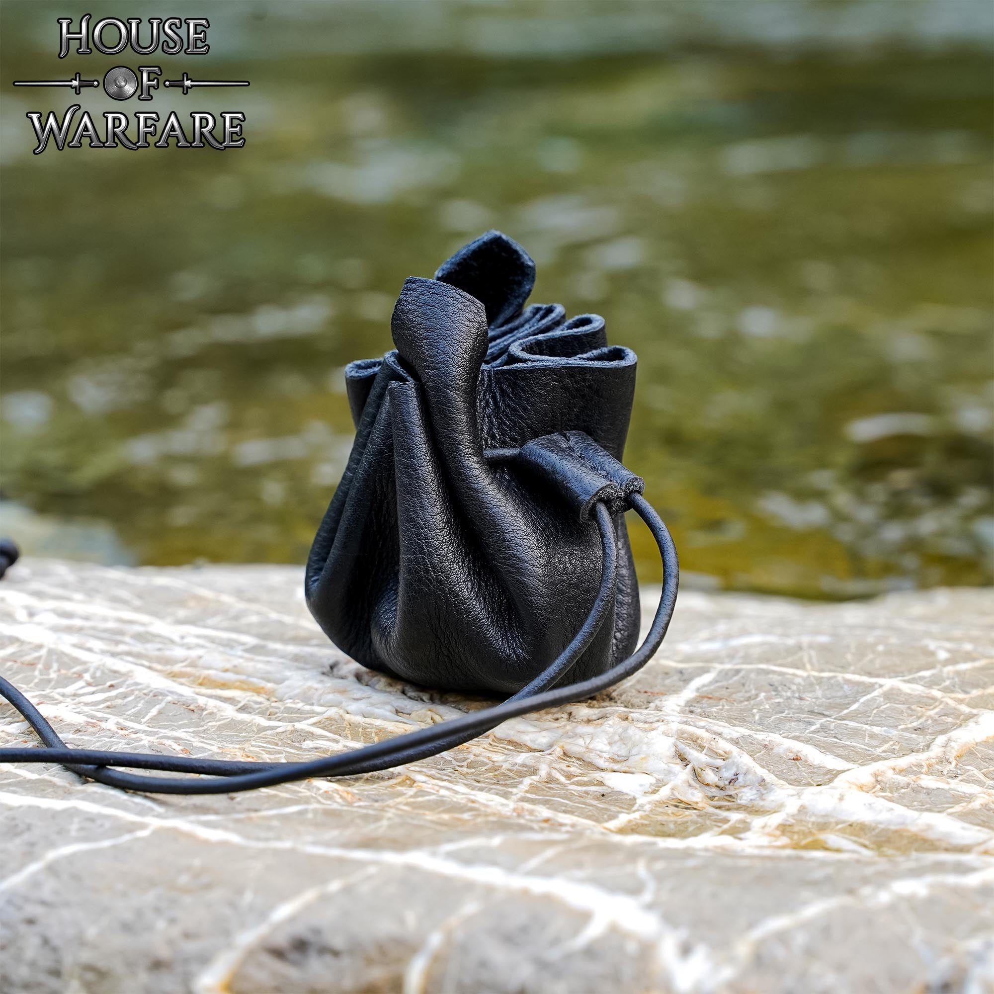 Imagen única de: Monedero Pequeño de Cuero - Bolsita Artesanal Negra con Cordón para Monedas, Dados, Joyas