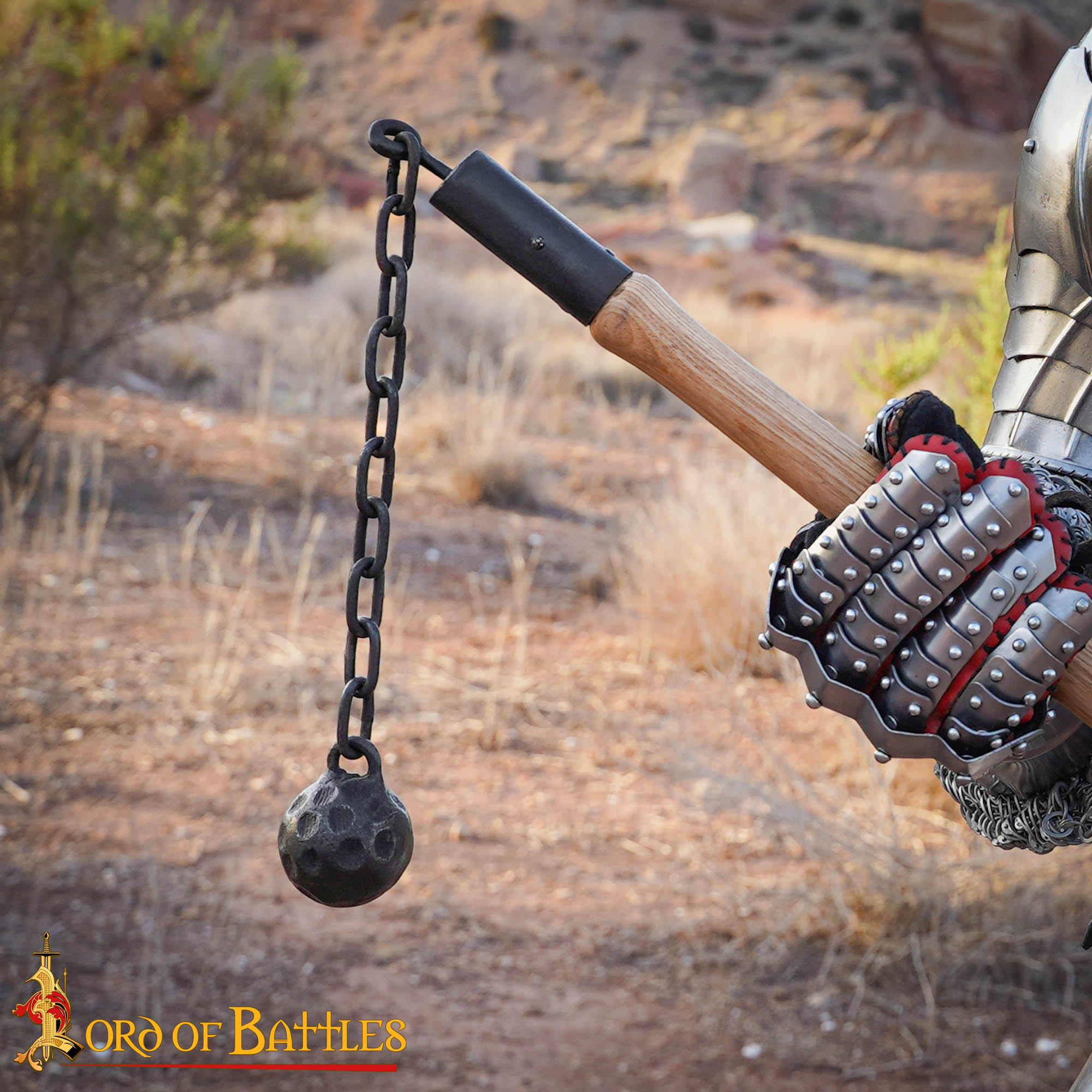 Maza de cadena medieval con bola de hierro y mango de madera - imagen 13