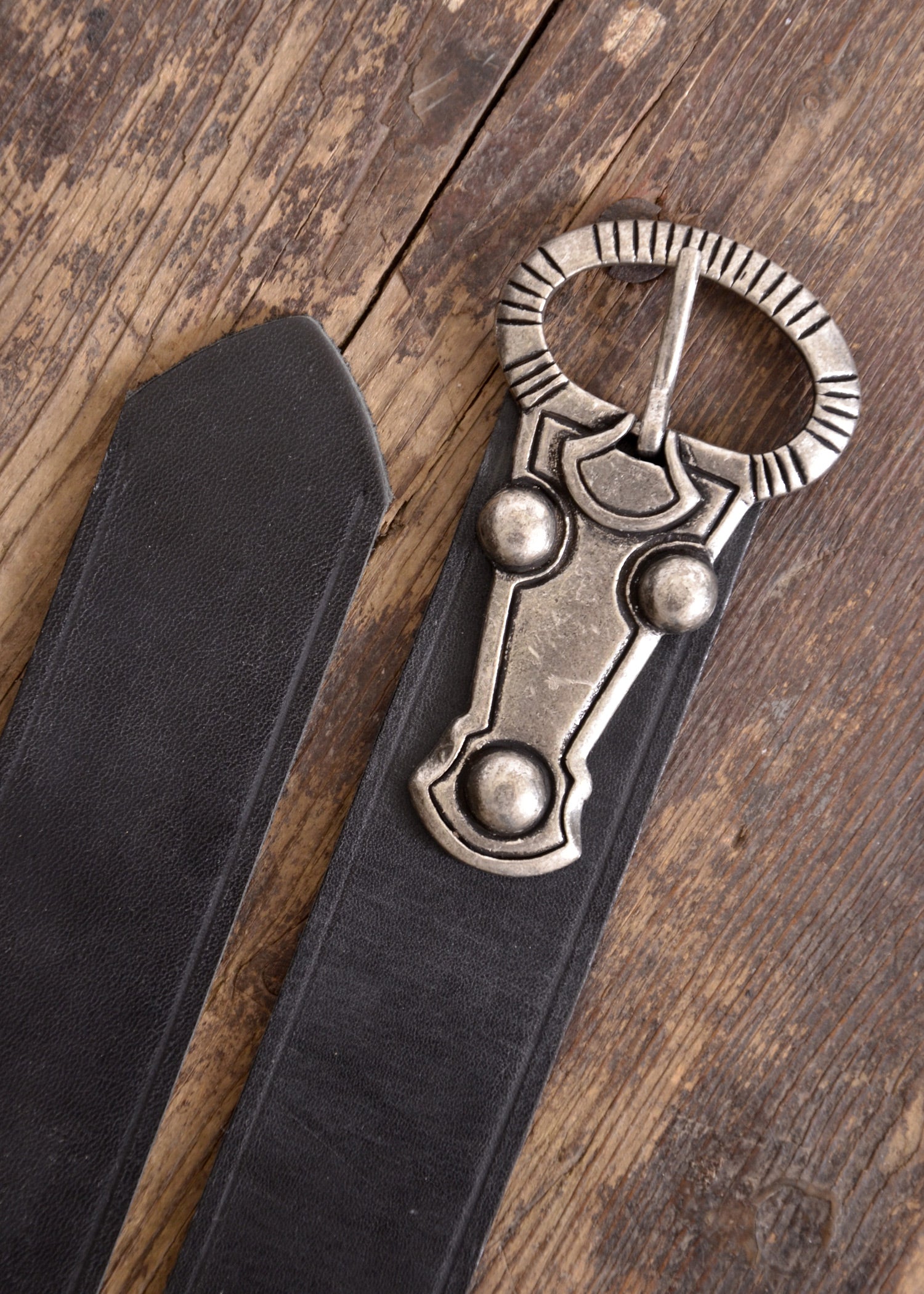 Imagen única de: Cinturón De Piel Alemana, Negro Con Hebilla Plateada.