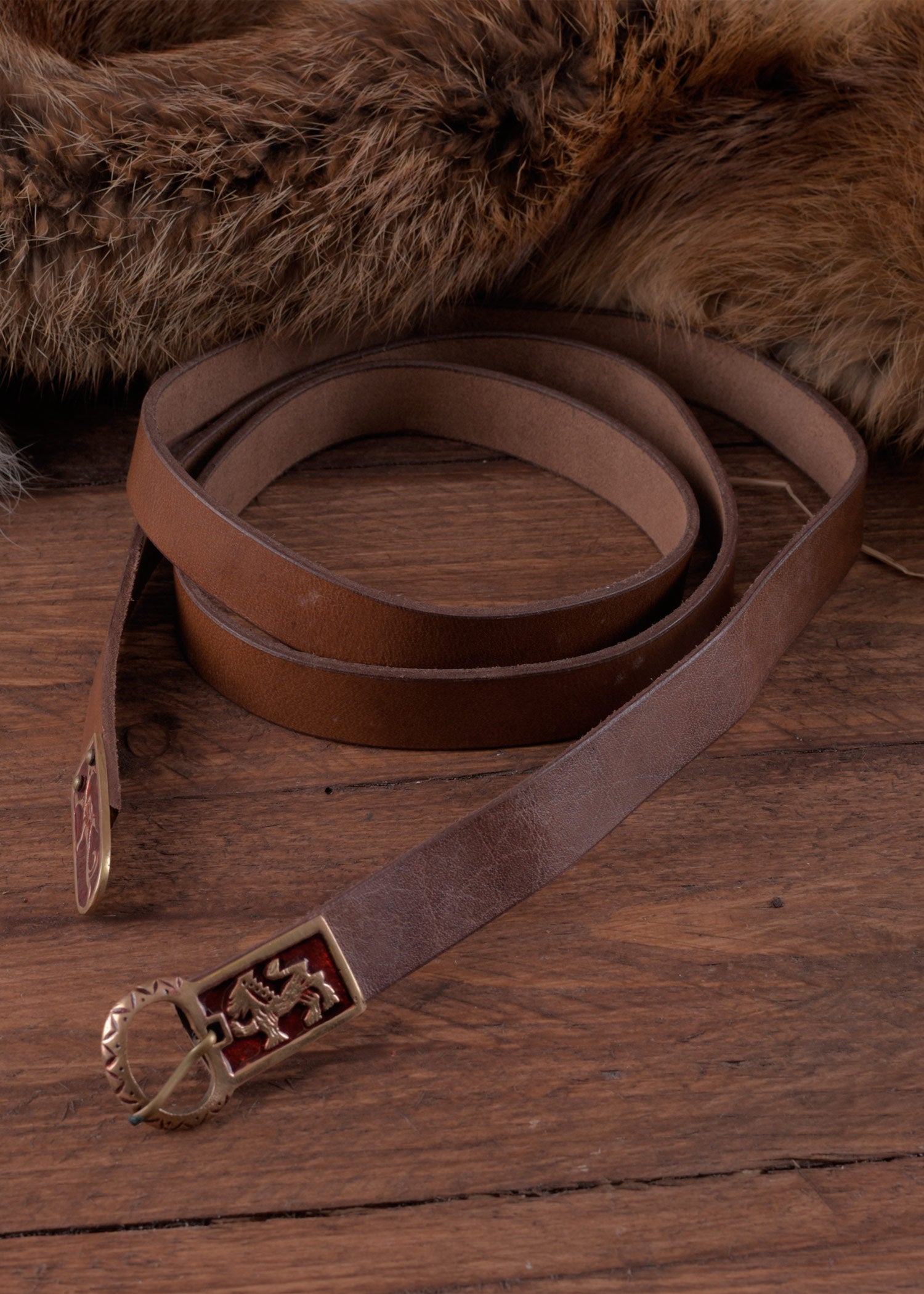 Imagen única de: Cinturón Largo Medieval Con Motivo De Grifo Y León.