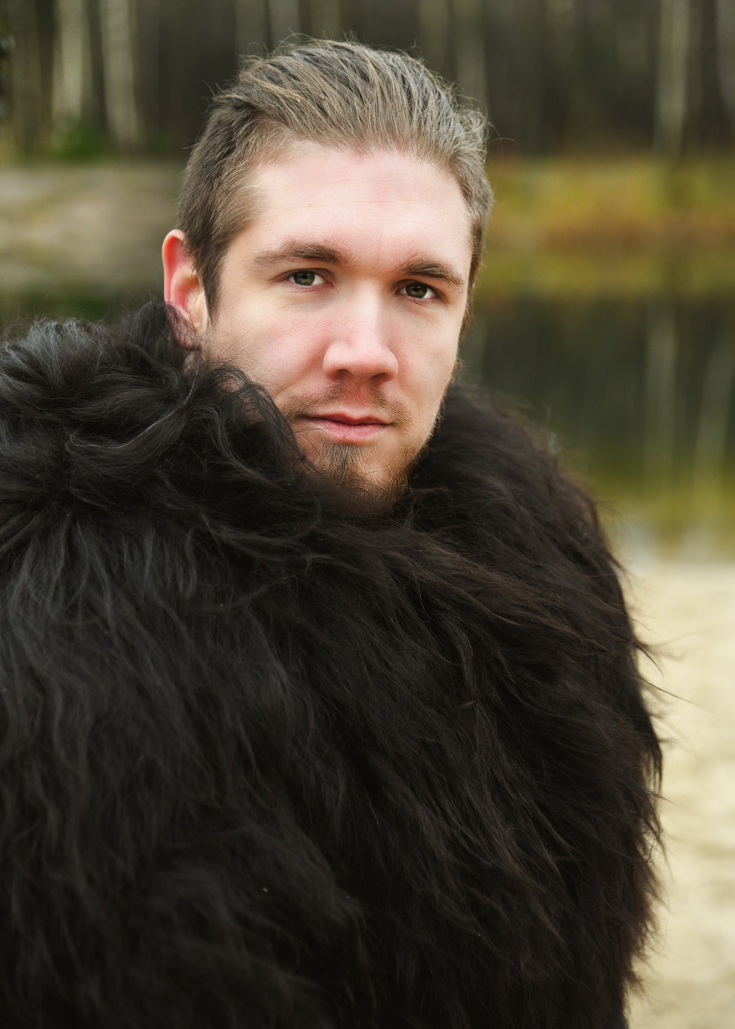 Imagen única de: Capa Berserker negra hecha con piel de Oveja de Nordland&nbsp;