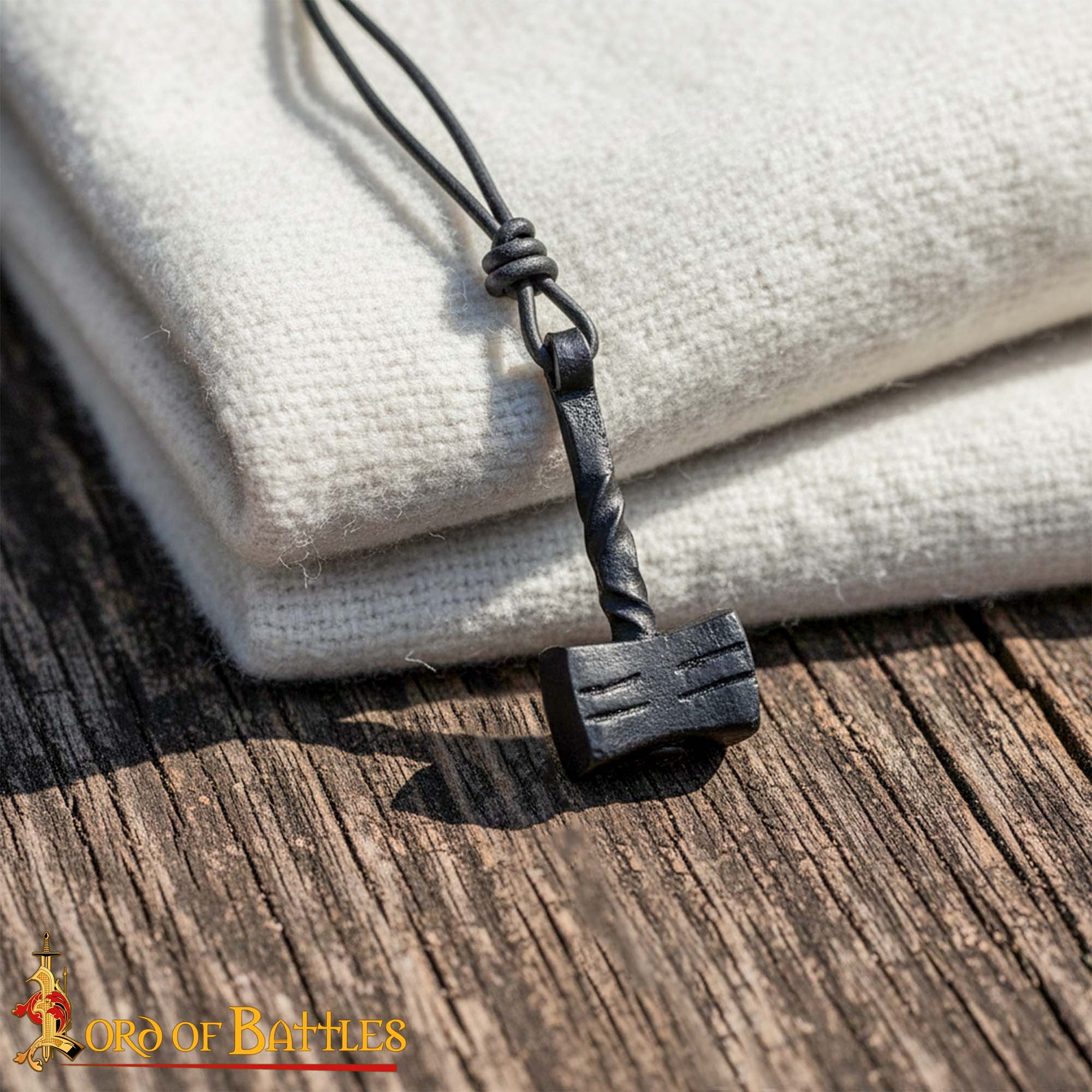 Imagen única de: Colgante Mjölnir (martillo de Thor) forjado a mano en hierro - imagen 8