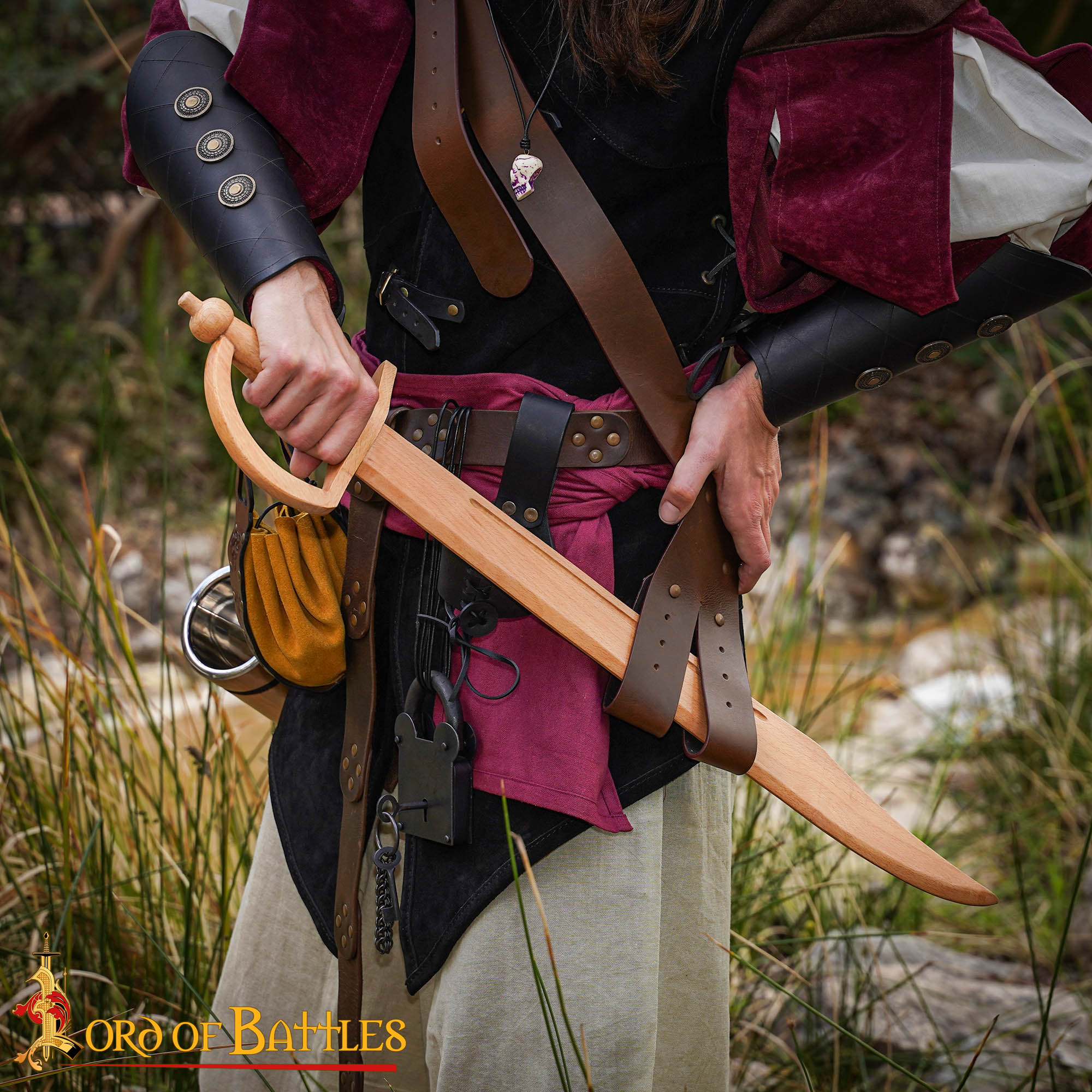 Imagen única de: Sable pirata de madera para entrenamiento y cosplay - Con Defecto