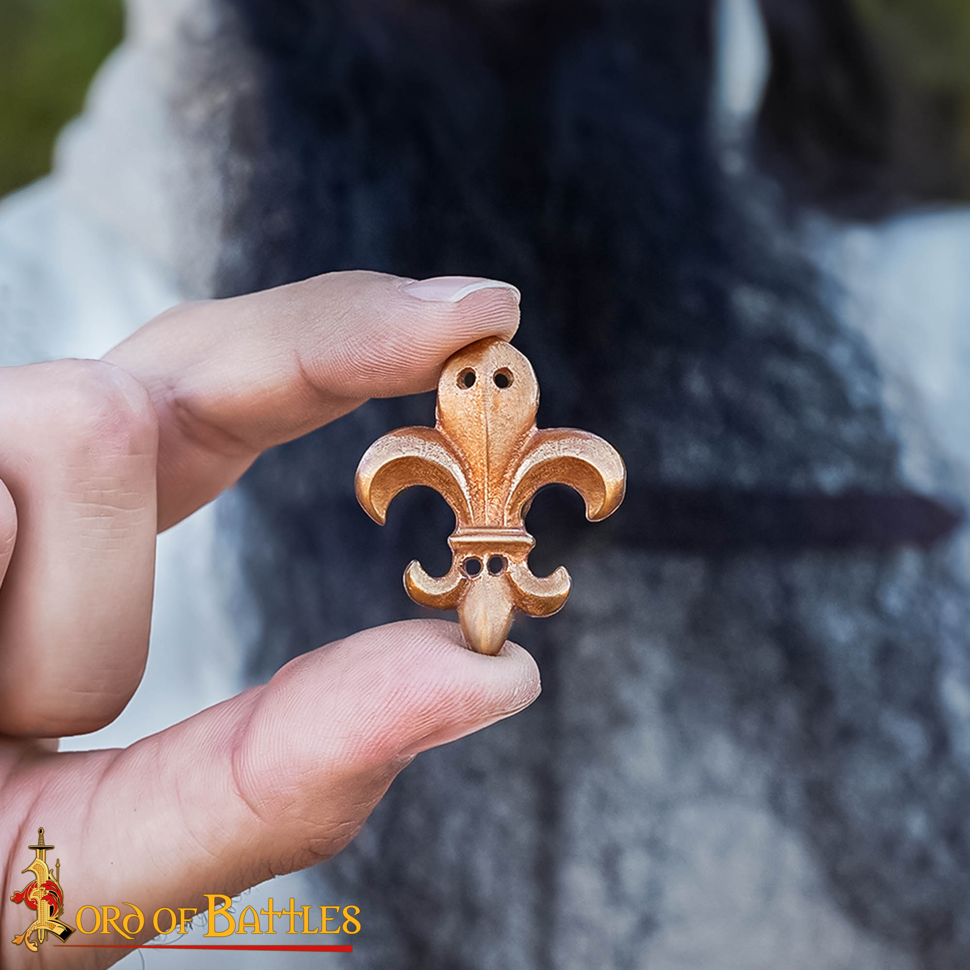 Adorno de cinturón Flor de lis en bronce (siglos XII–XV) - imagen 18