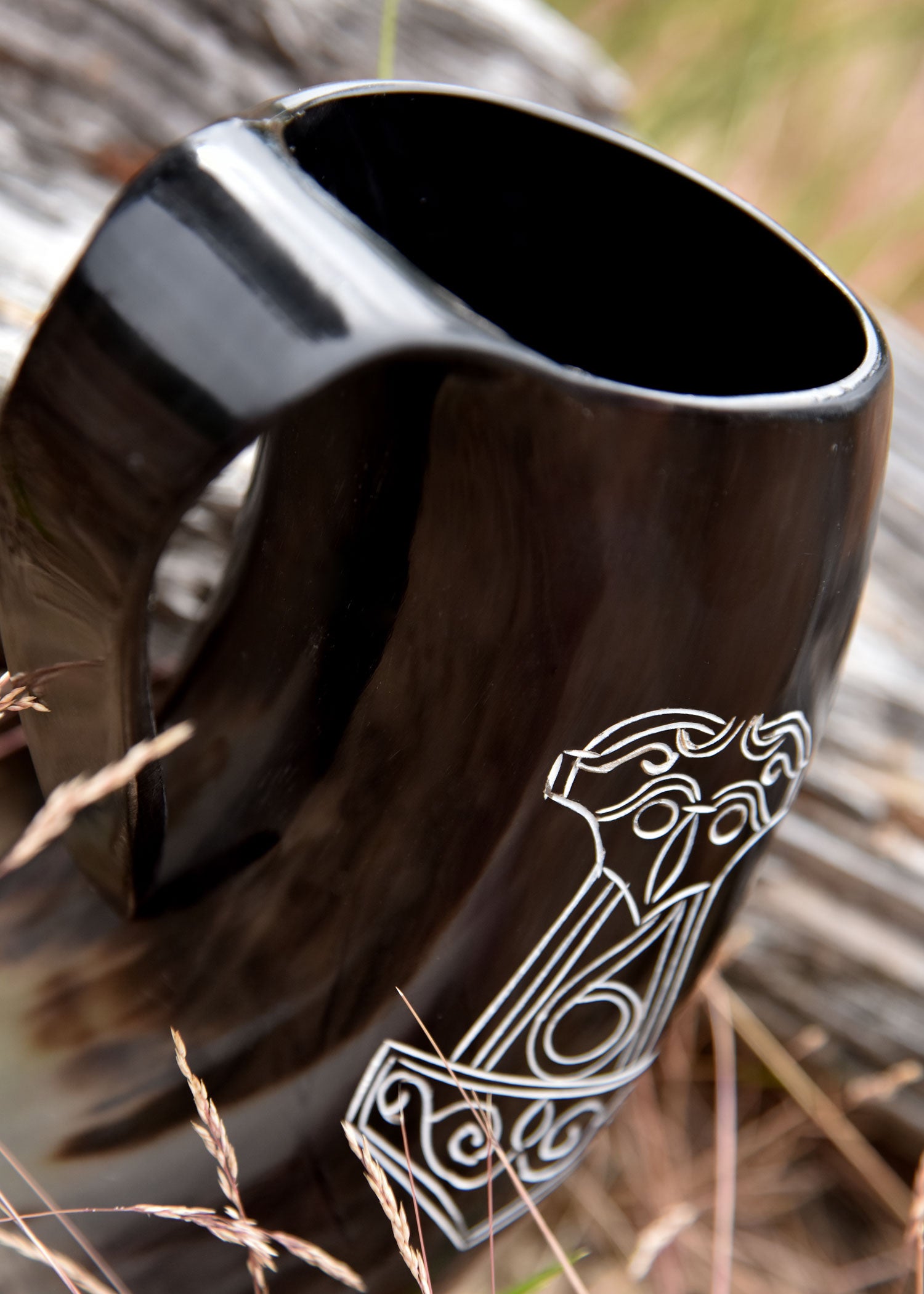 Imagen única de: Jarra Hecha De Cuerno - Mjölnir, El Martillo De Thor
