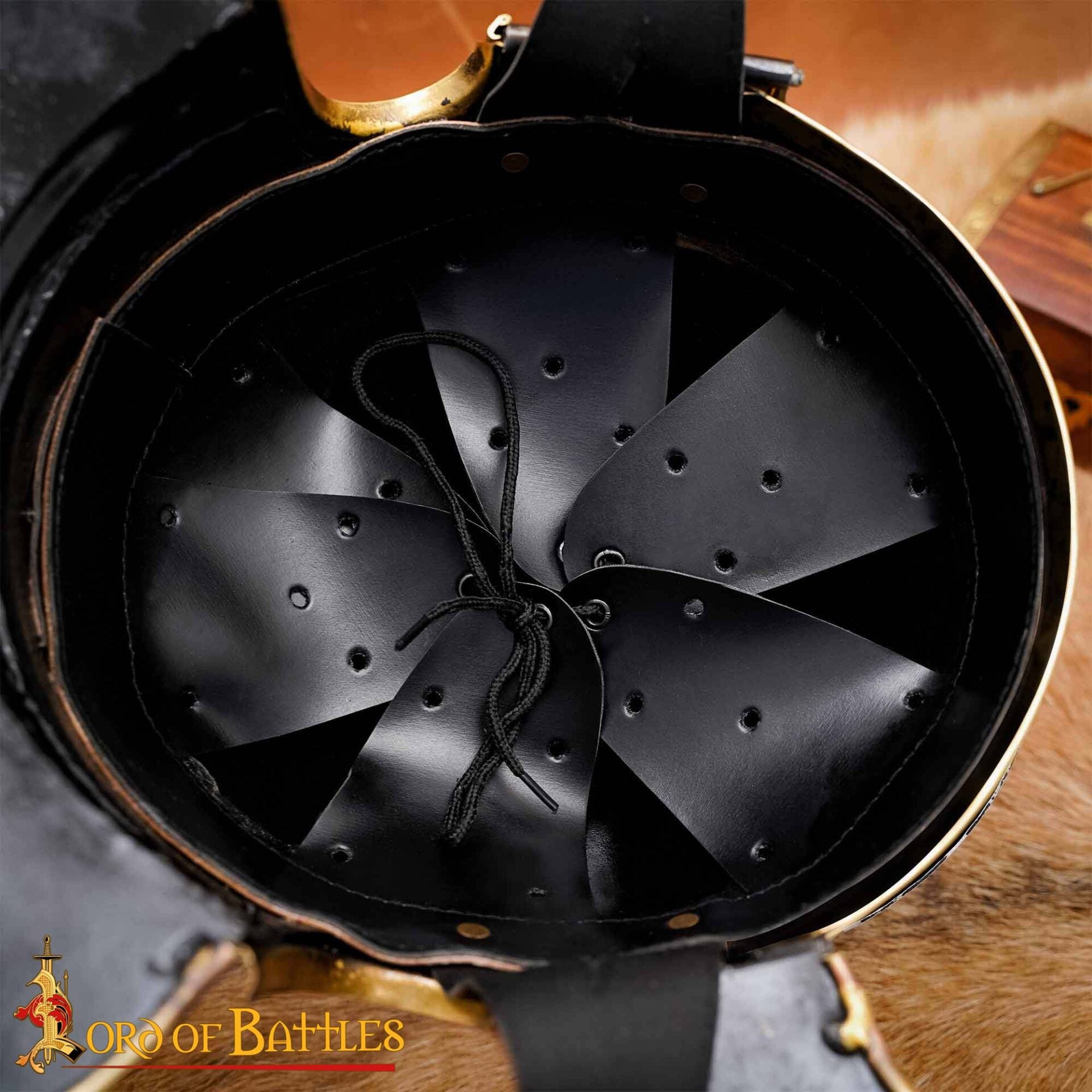 Imagen única de: Casco de Galo Imperial Romano del Siglo I con Cresta Roja, Hecho a Mano de Forma Tradicional - Acero y Latón Pulidos