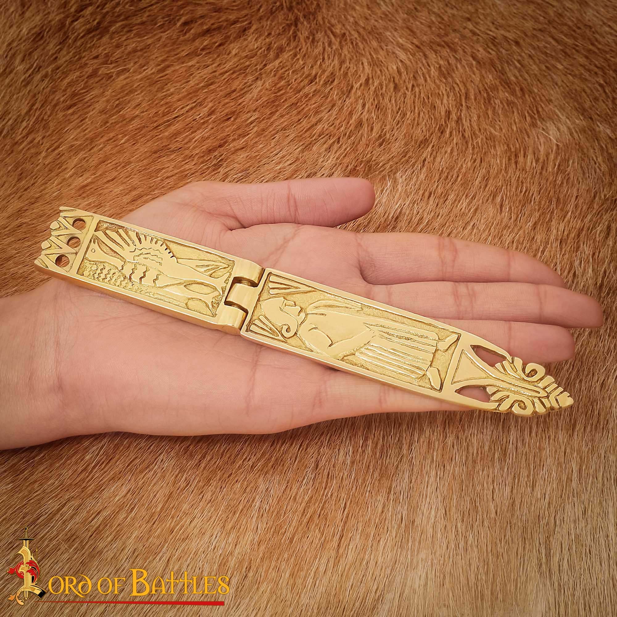 Imagen única de: Vaina de Espada Vikinga de Latón - 16,5 Cm Guarnición Grabada con Diseño de Bisagra