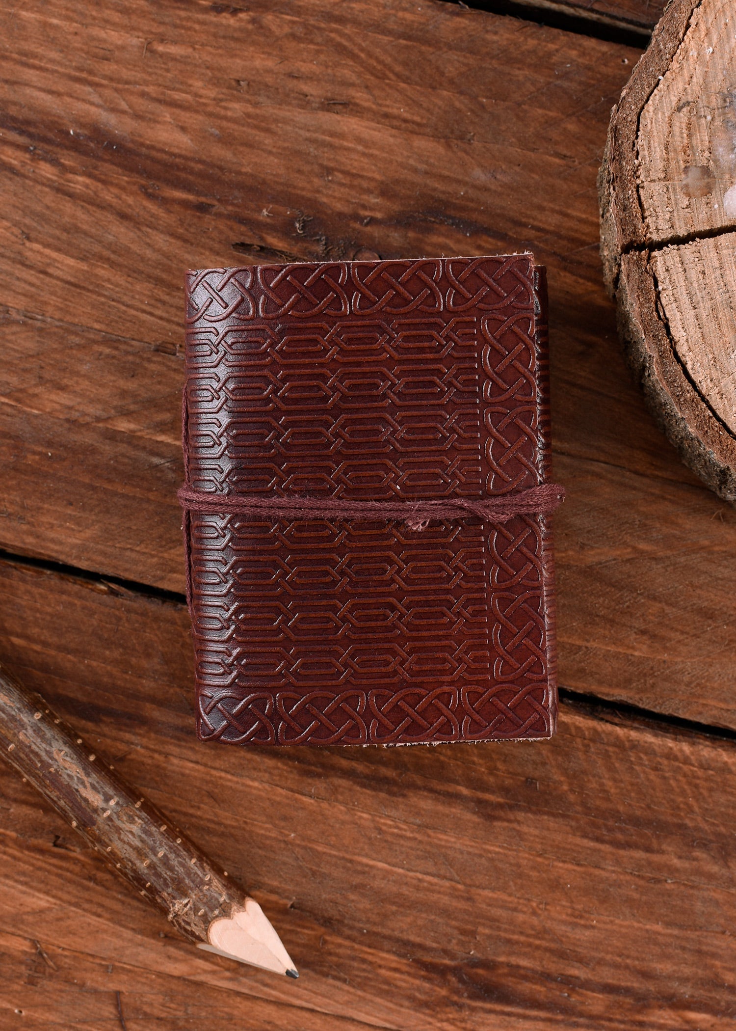 Imagen única de: Cuaderno Pequeño Con Tapa De Piel Gofrada, Aprox. 7 X 9 Cm.