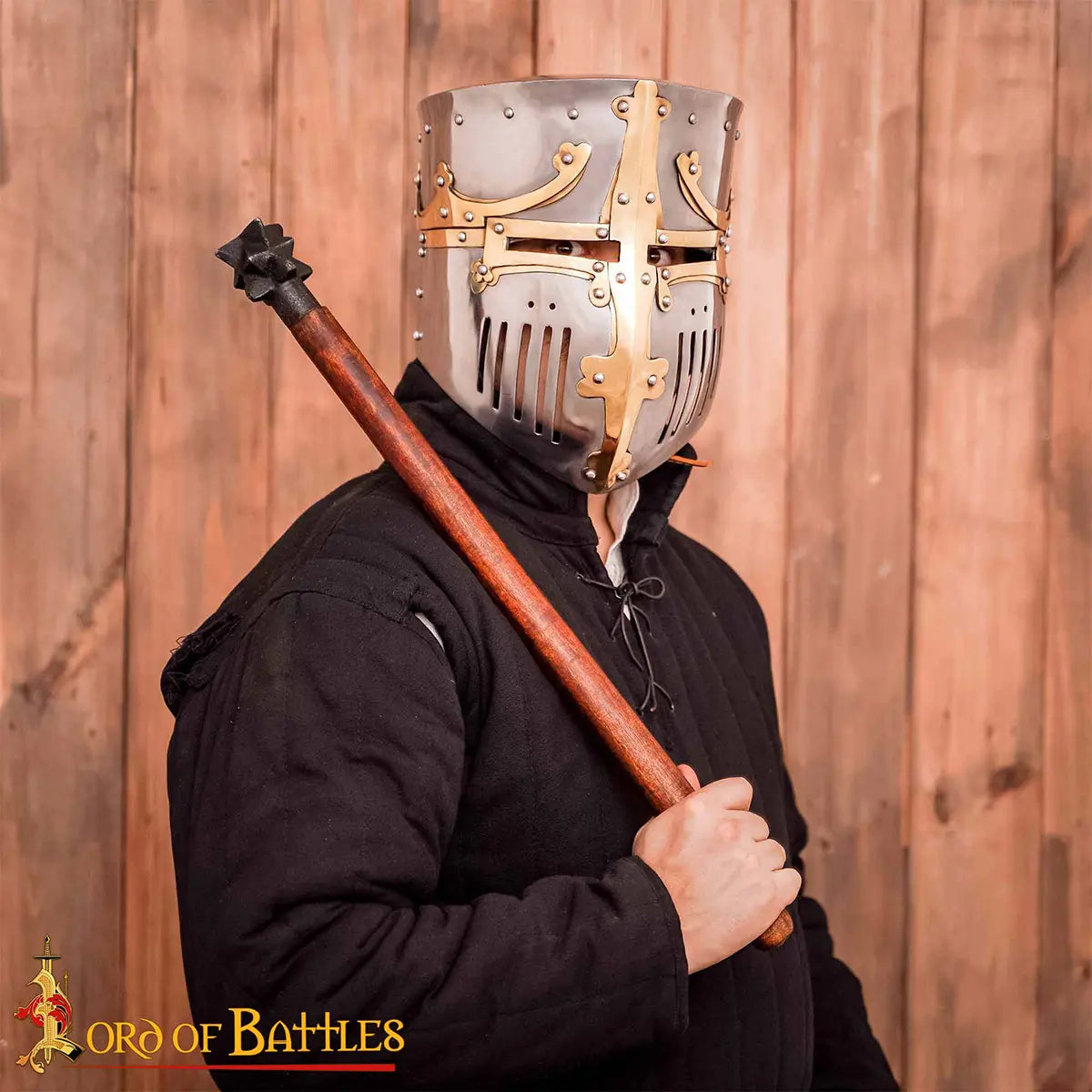 Casco medieval tipo pot con remates de latón y forro acolchado - imagen 10