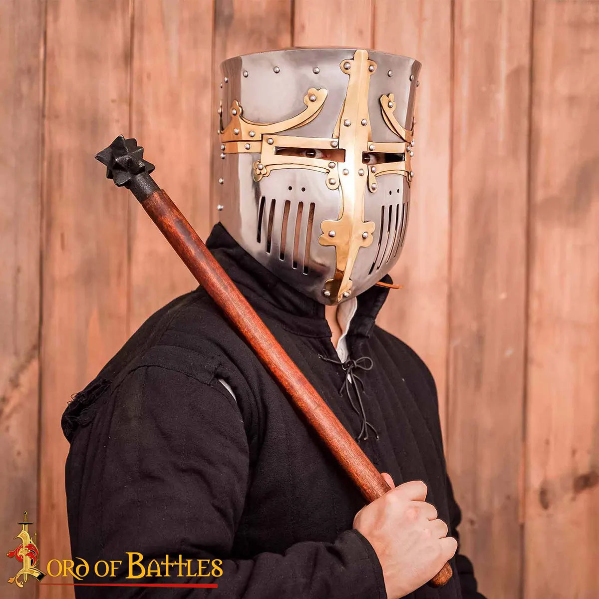 Casco medieval tipo pot con remates de latón y forro acolchado - imagen 4