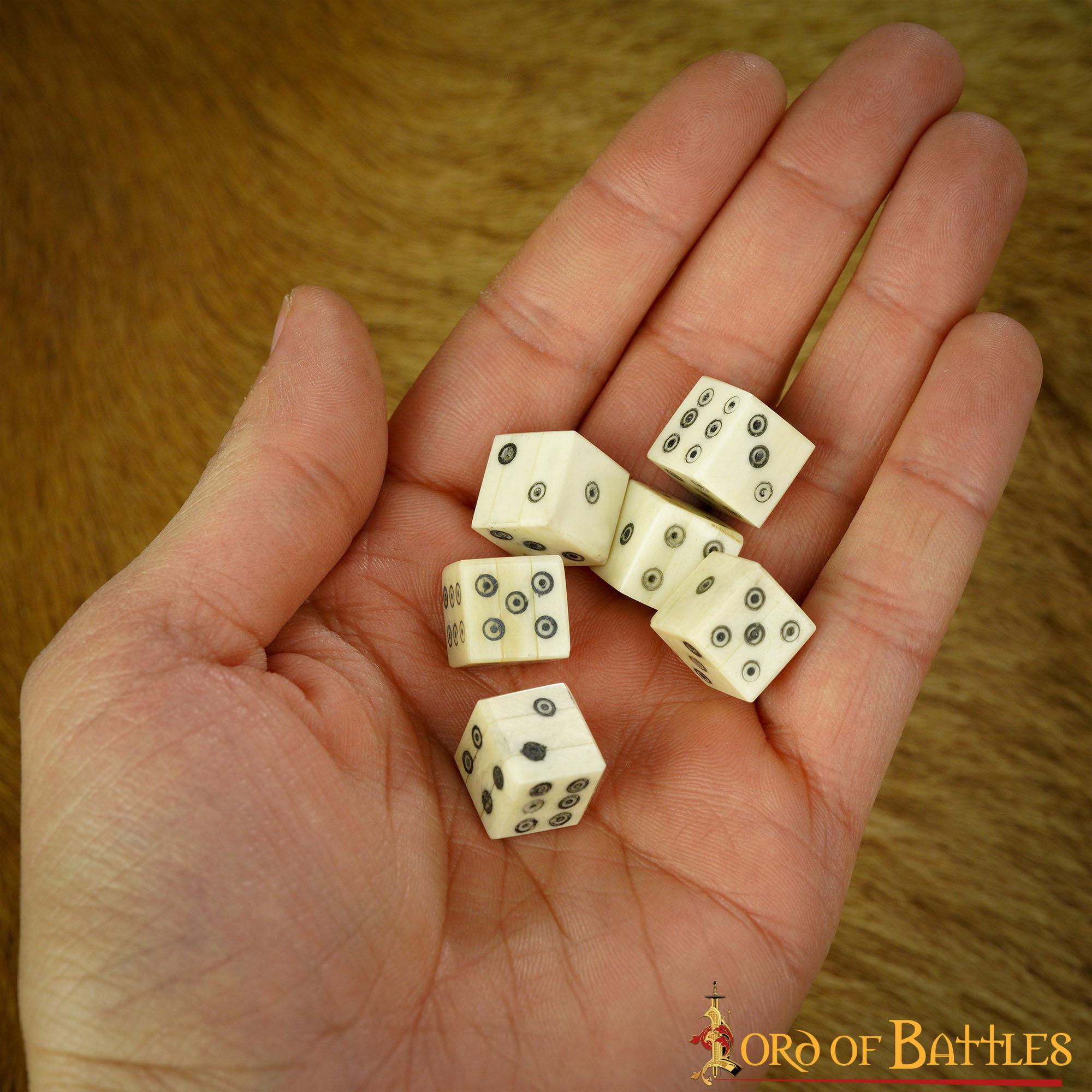 Imagen única de: Dados romanos de hueso (Tesserae) - puntos en espiral