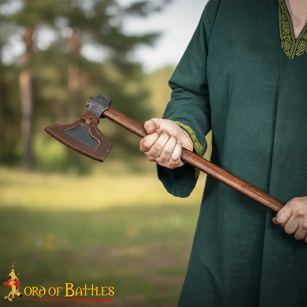 Hacha vikinga con barba forjada a mano y funda de cuero - imagen 6