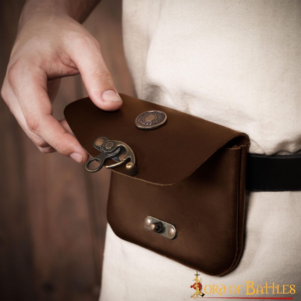 Bolsa de cinturón medieval en cuero 3 mm con latón envejecido - imagen 10