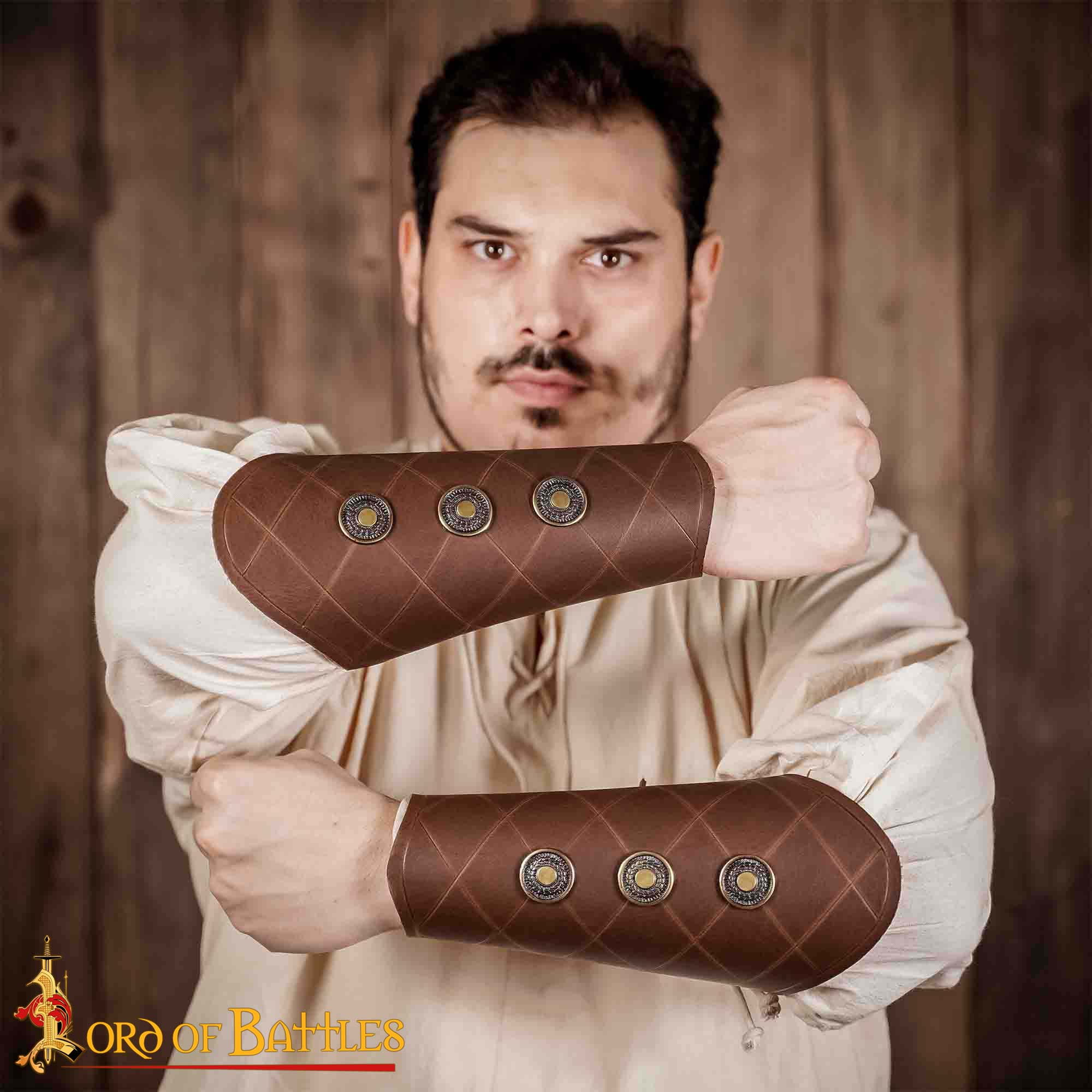 Imagen única de: Brazales Medievales de Cuero Auténtico Hechos a Mano, Marrón