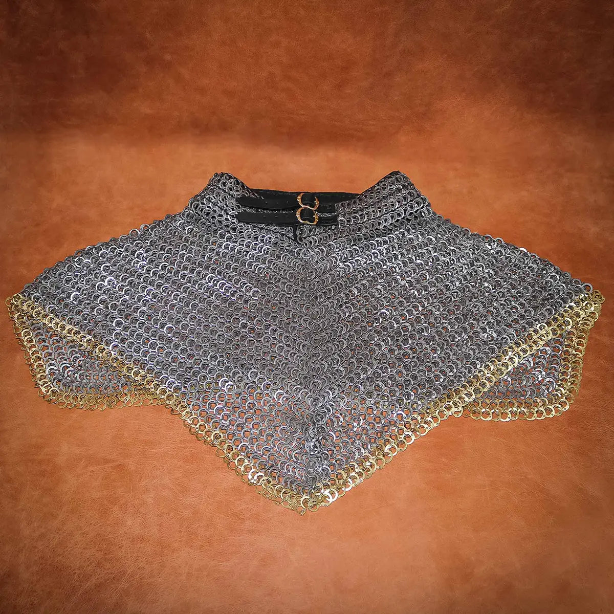 Gorguera de malla 9 mm en acero 17 gauge con borde en latón y collar de cuero - L/XL