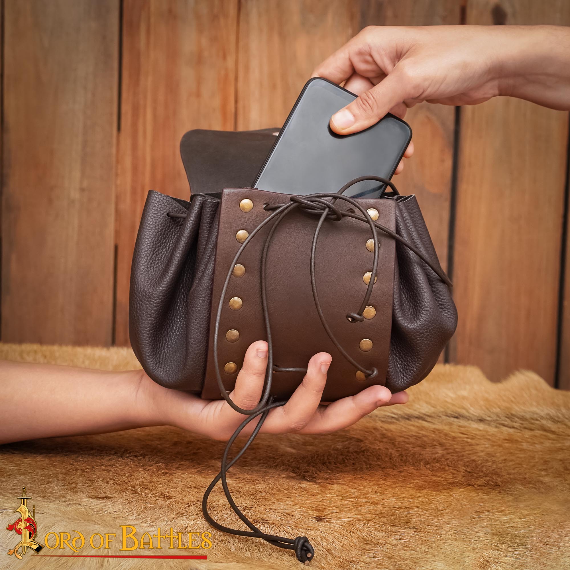 Bolsa de cinturón medieval en piel con botón de latón - imagen 20