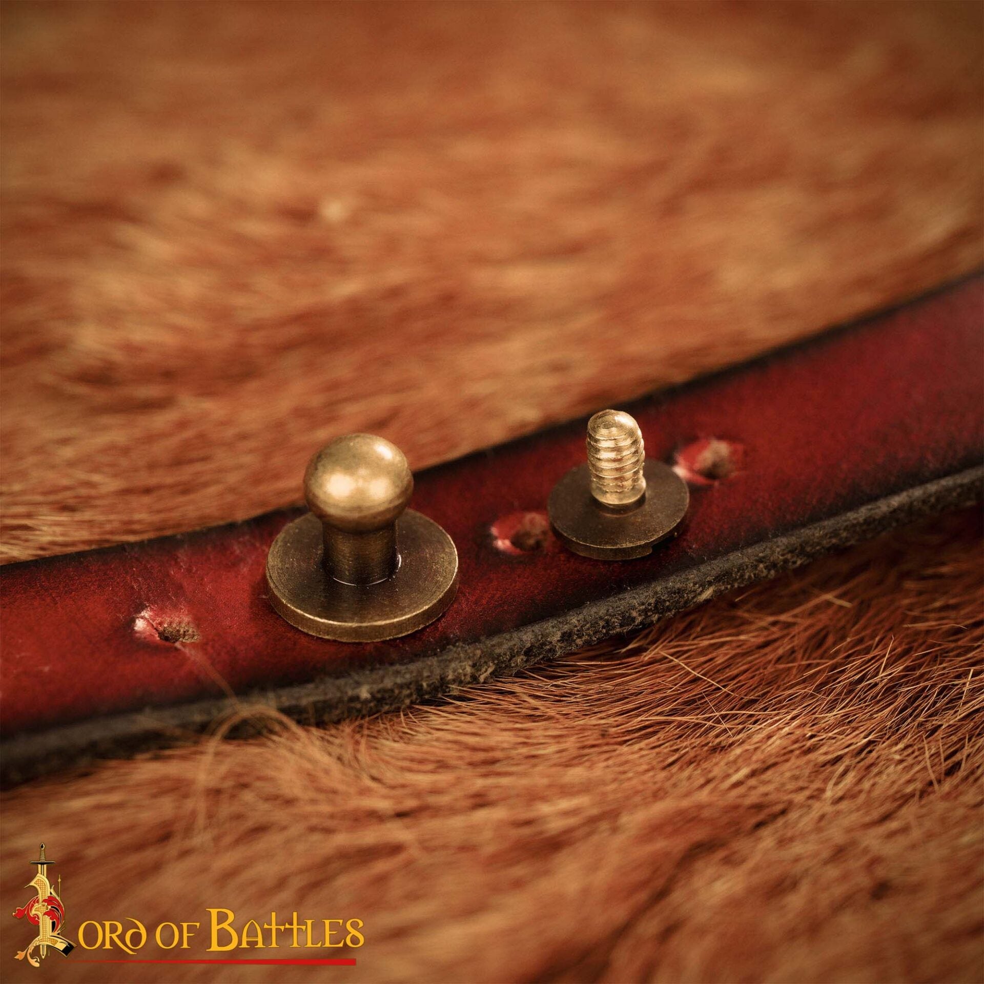 Brazalete de cuero hecho a mano con rosa Tudor de latón - imagen 8