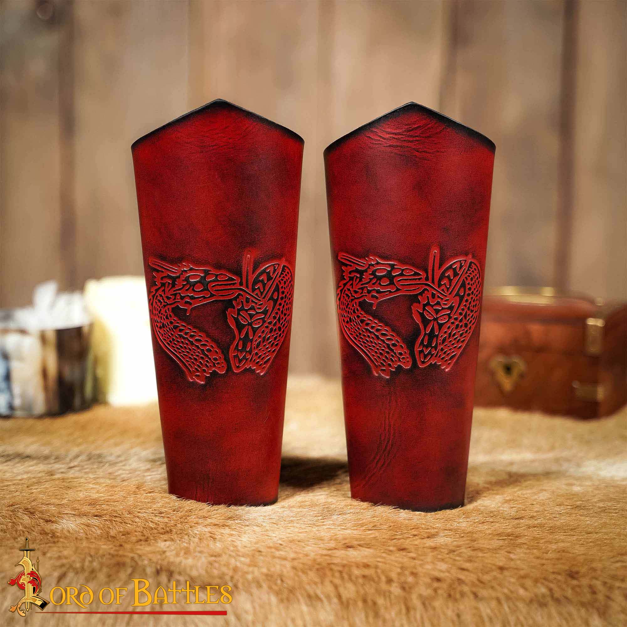 Brazales de cuero con dragón en relieve - imagen 11
