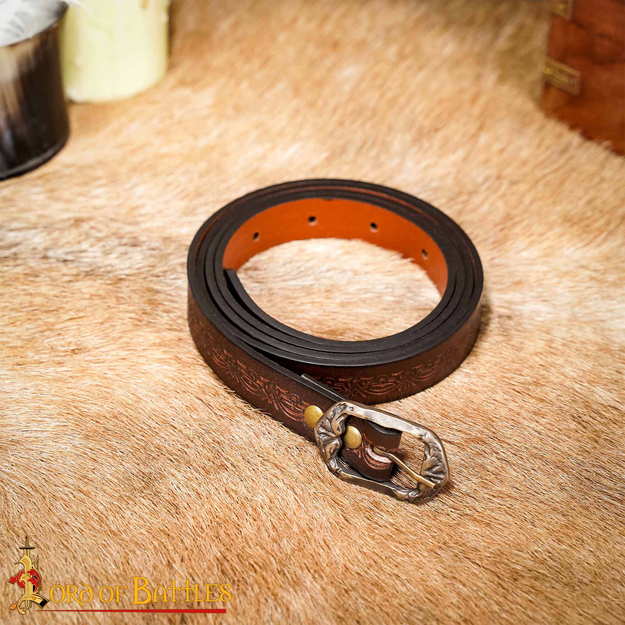 Cinturón de cuero repujado fino con hebilla grabada de latón - Marrón - 130 cm