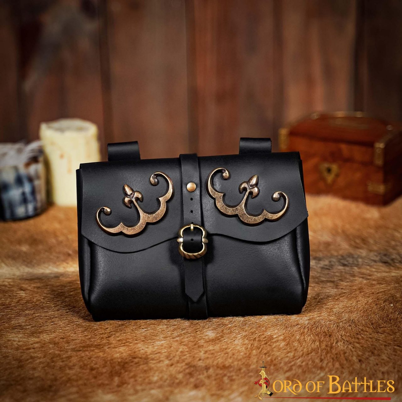 Imagen única de: Bolsa de cinturón medieval de cuero con adornos de latón
