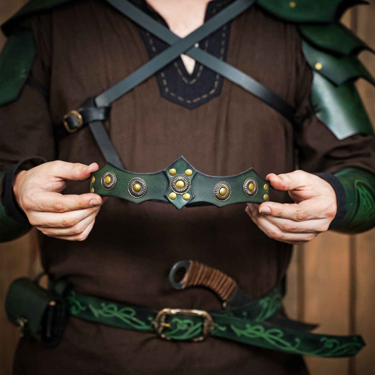 Diadema de cuero vikinga y medieval con adornos metálicos - imagen 19