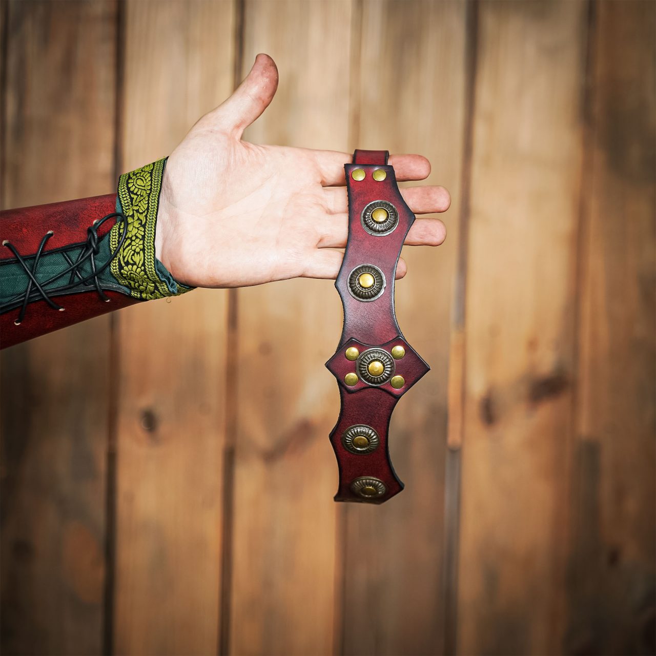 Diadema de cuero vikinga y medieval con adornos metálicos - imagen 20