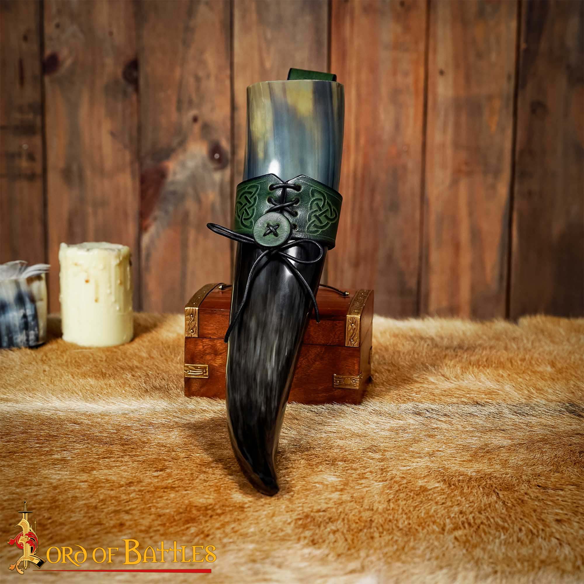 Cuerno de beber vikingo con funda de cuero y porta cinturón con nudo celta - imagen 12