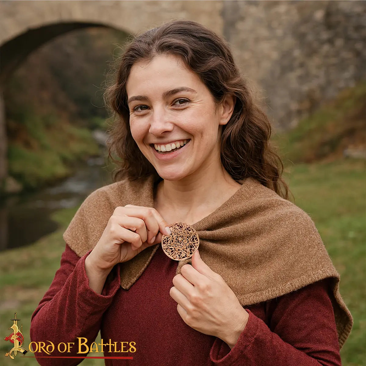 Broche disco vikingo de bronce con filigrana estilo Urnes, 6 cm - imagen 9