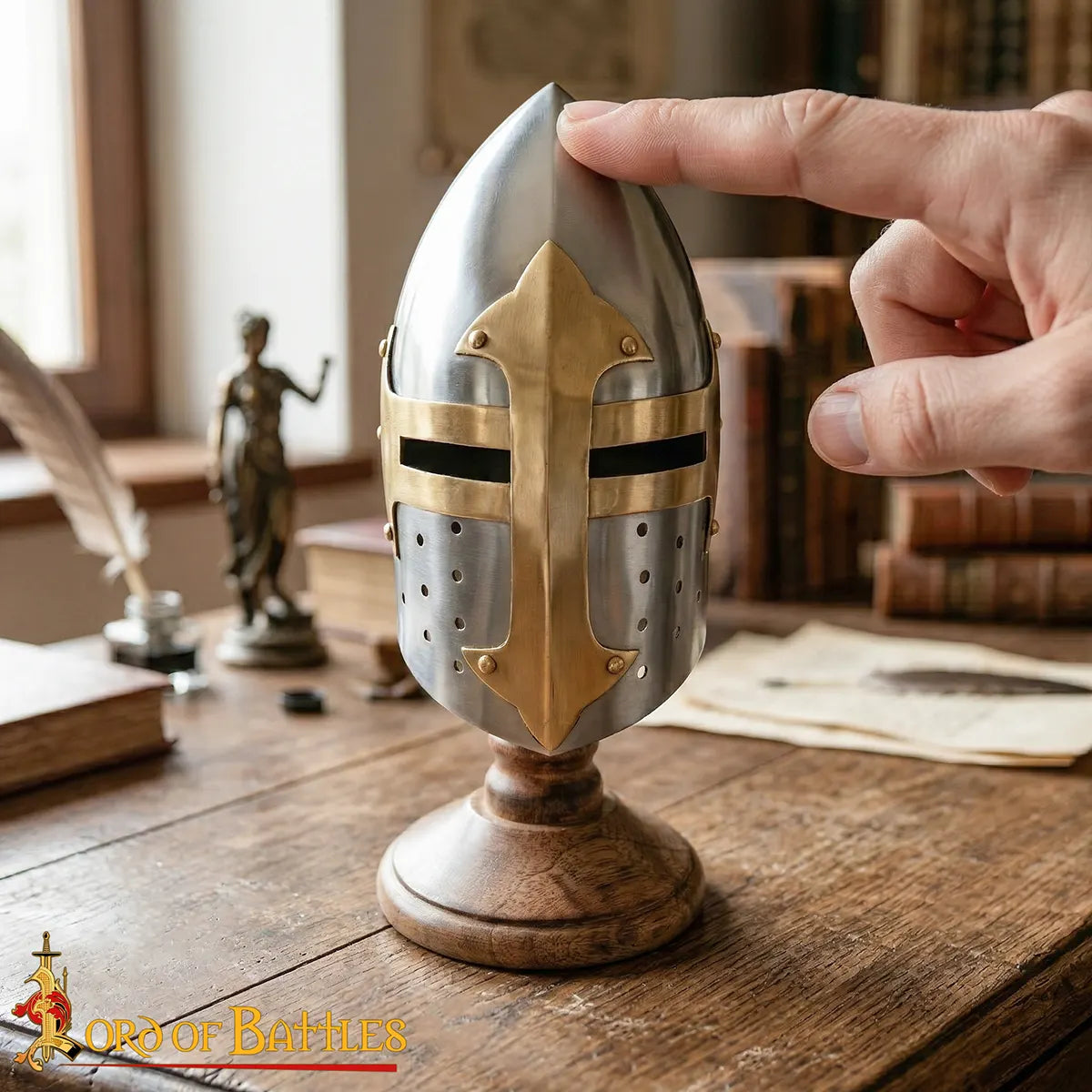 Casco miniatura 'Sugarloaf' en acero y latón