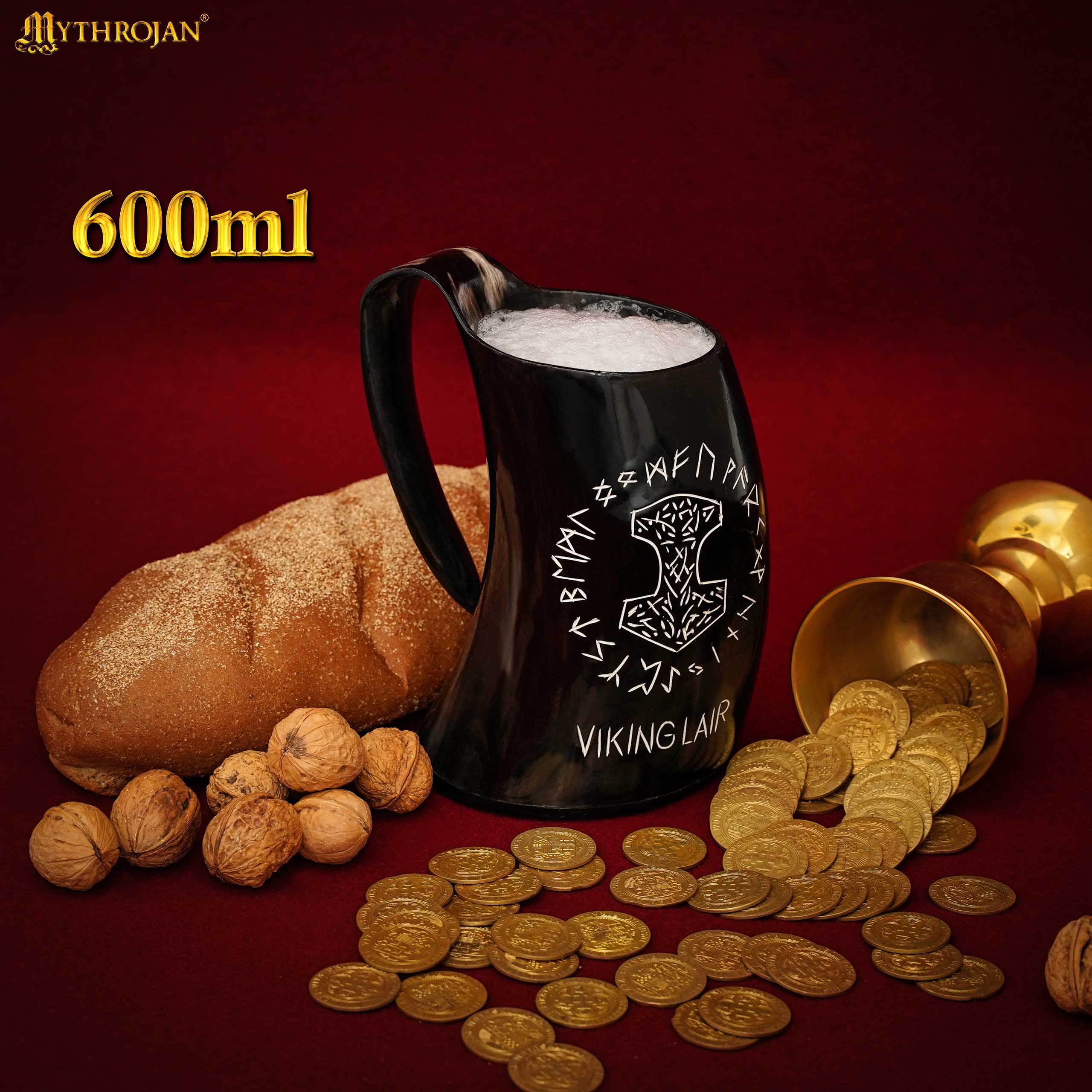Imagen única de: Cuerno de beber Mjölnir con diseño rúnico y correa de cuero