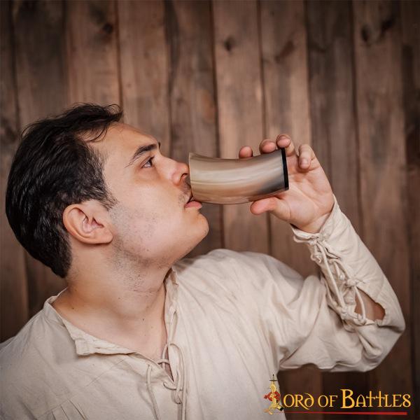 Imagen única de: Taza Medieval Vikinga Hecha a Mano con Auténtico Cuerno de Buey