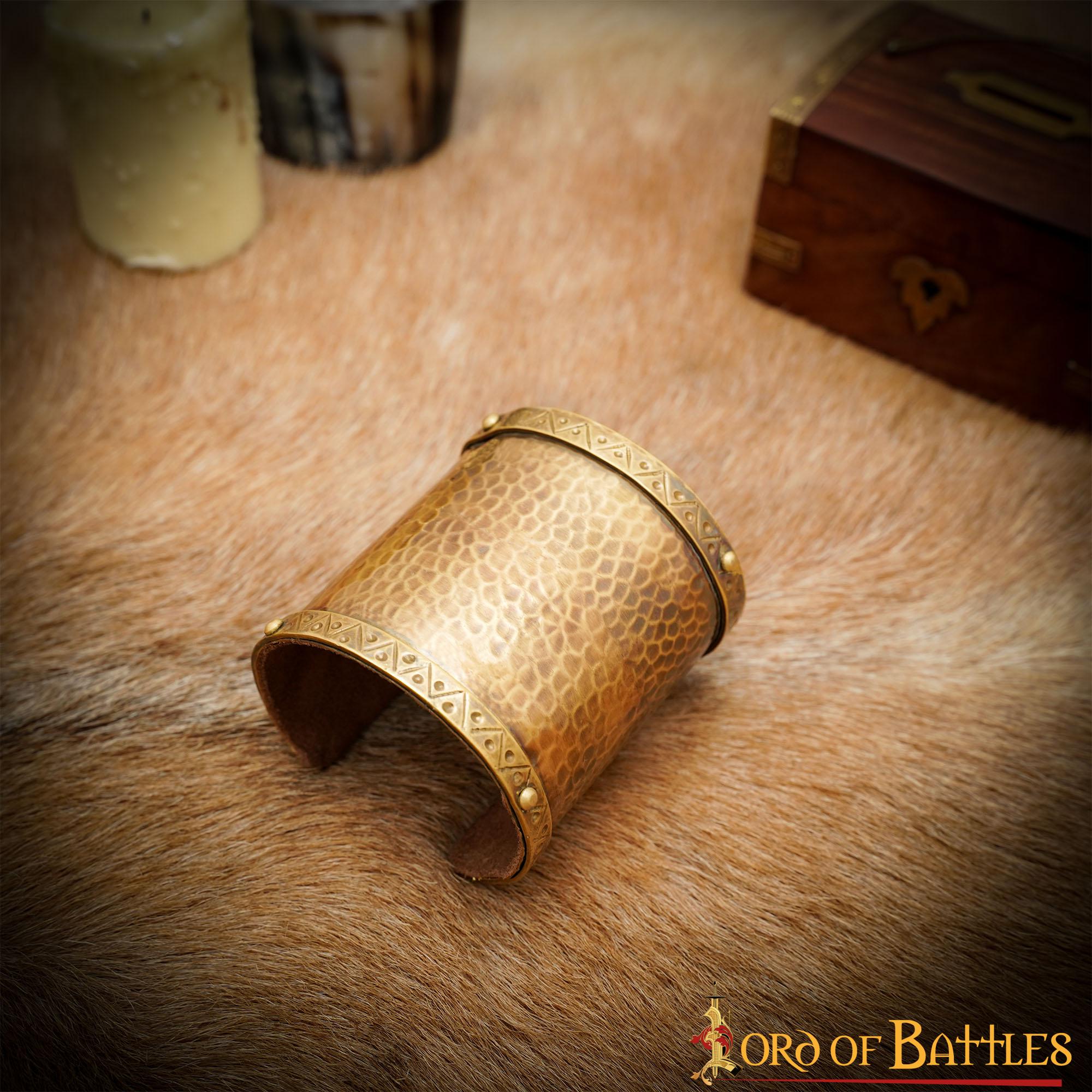 Imagen única de: Brazalete ornamental histórico de latón macizo