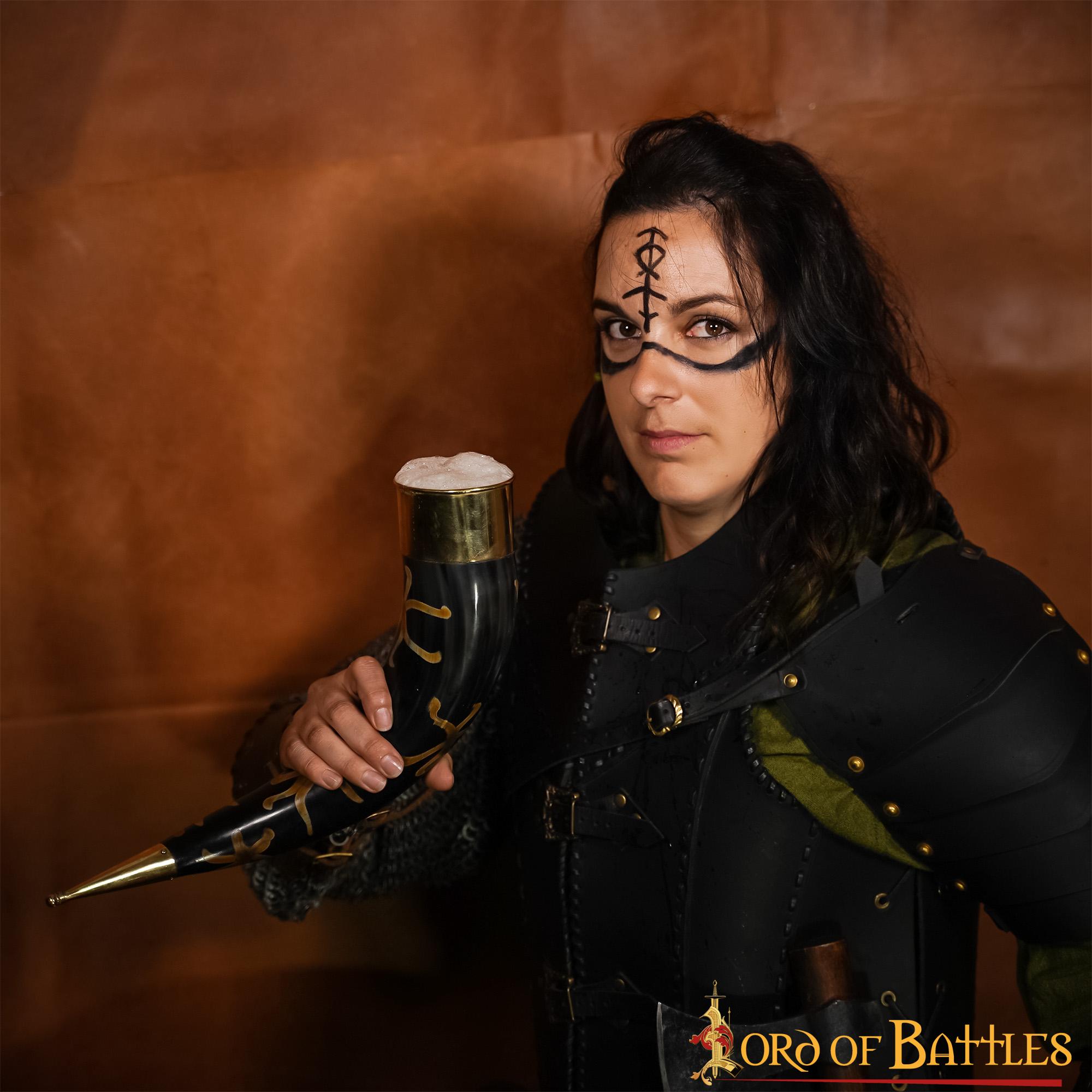 Imagen única de: Cuerno de beber medieval 300–400 ml, cuerno bovino artesanal - Con Defecto