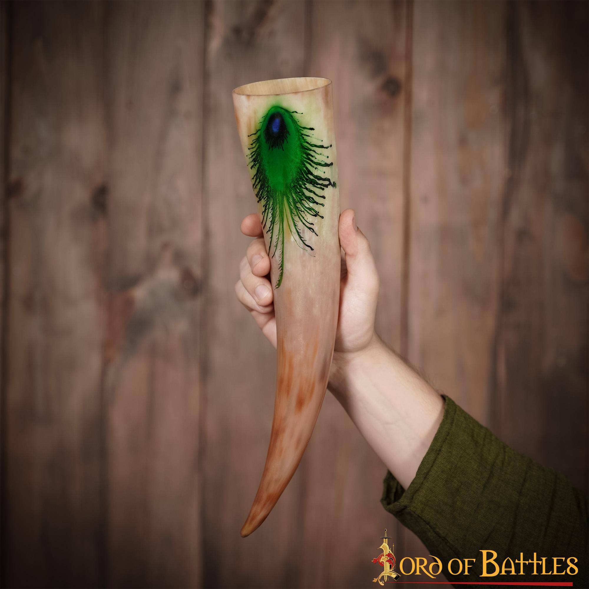 Imagen única de: "la Pluma Mística" Cuerno para Beber 500 - 600 Ml Cuerno de Buey Auténtico Hecho a Mano - Descatalogado