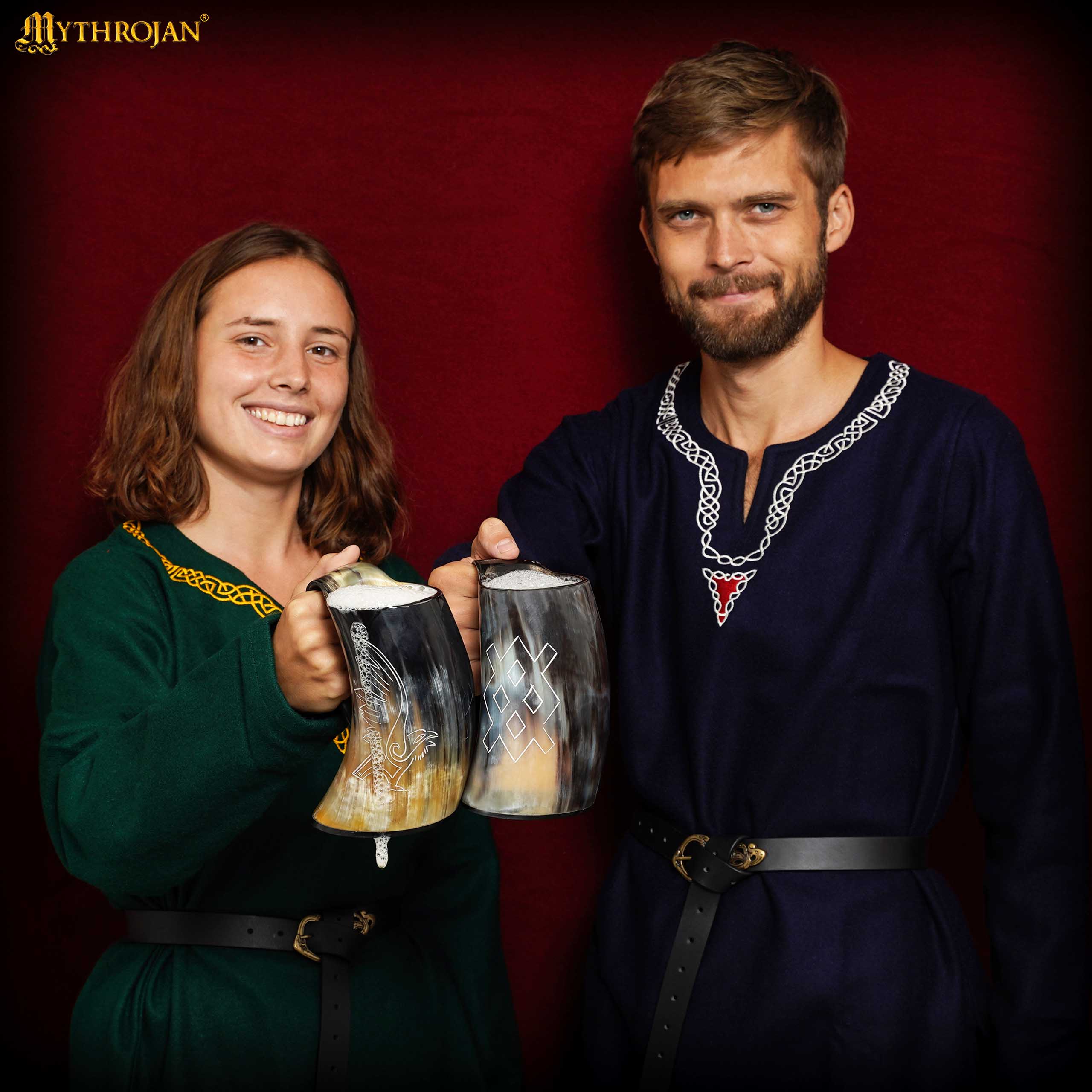 Jarra vikinga de cuerno de buey grabada con funda de cuero - imagen 6
