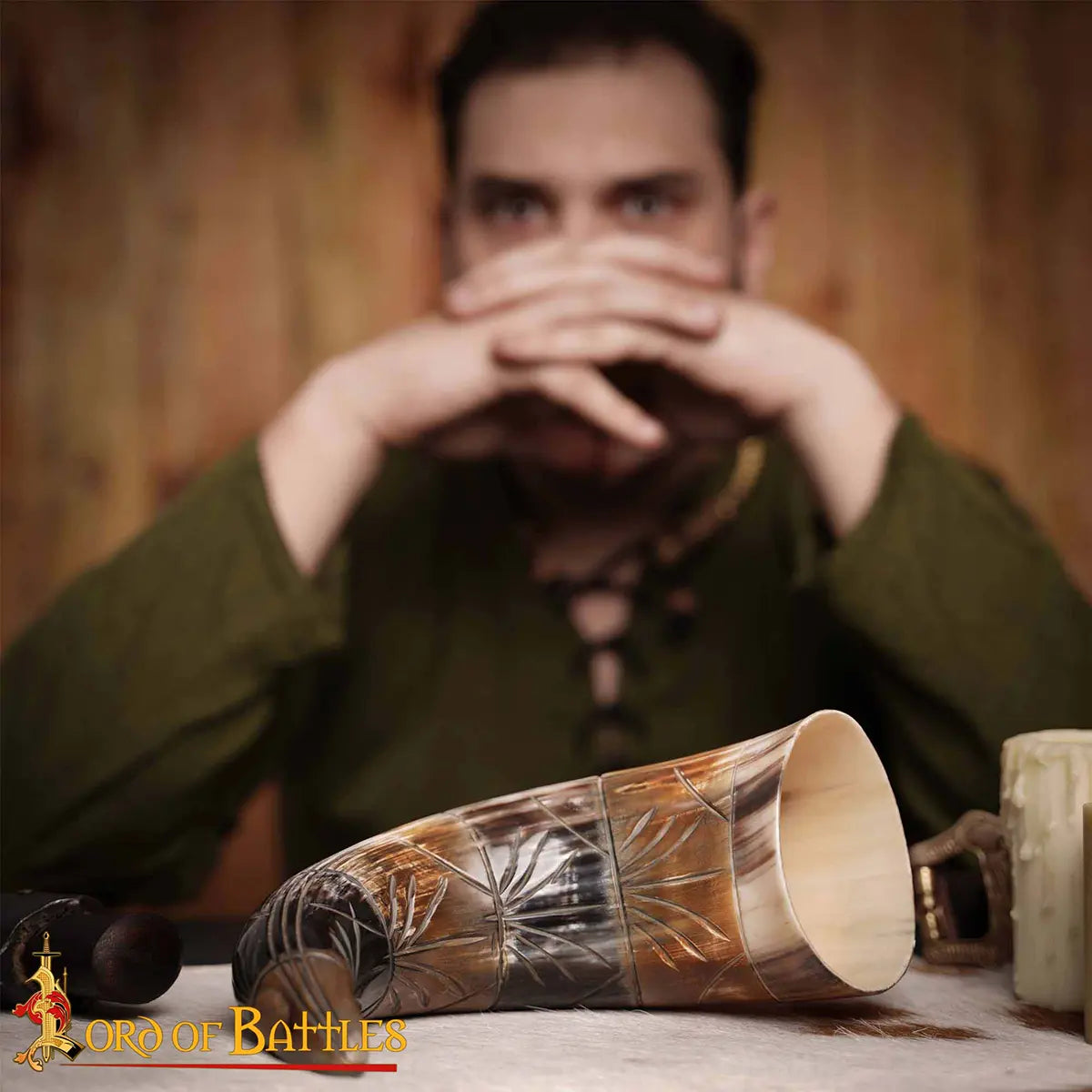 Cuerno vikingo de beber de cuerno de buey grabado (400–500 ml)