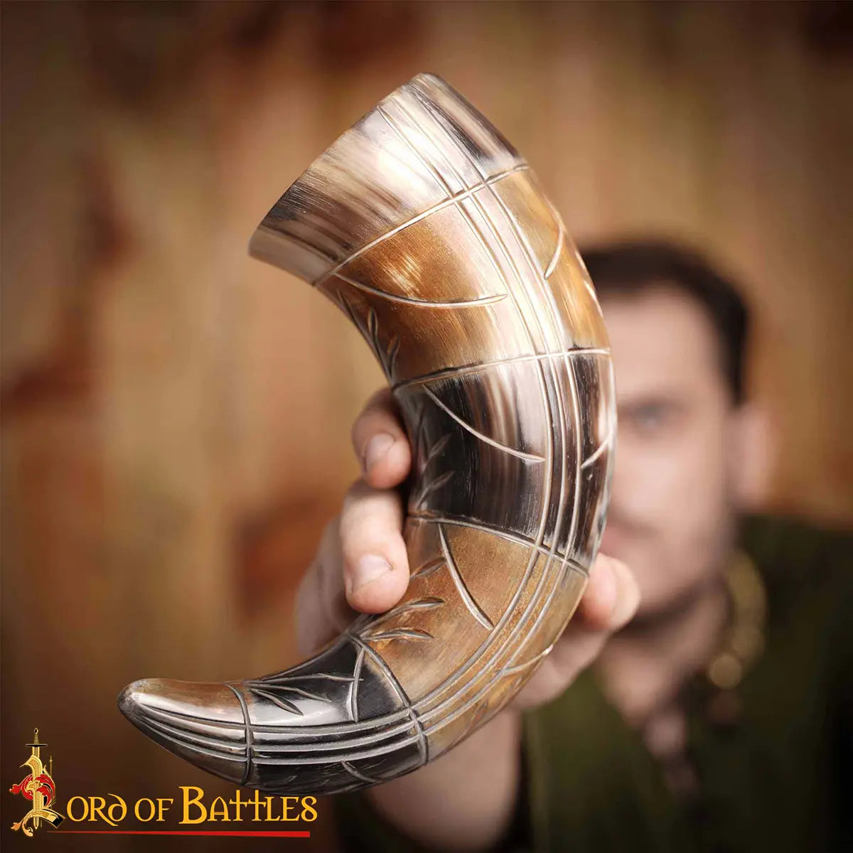 Cuerno vikingo de beber de cuerno de buey grabado (400–500 ml)
