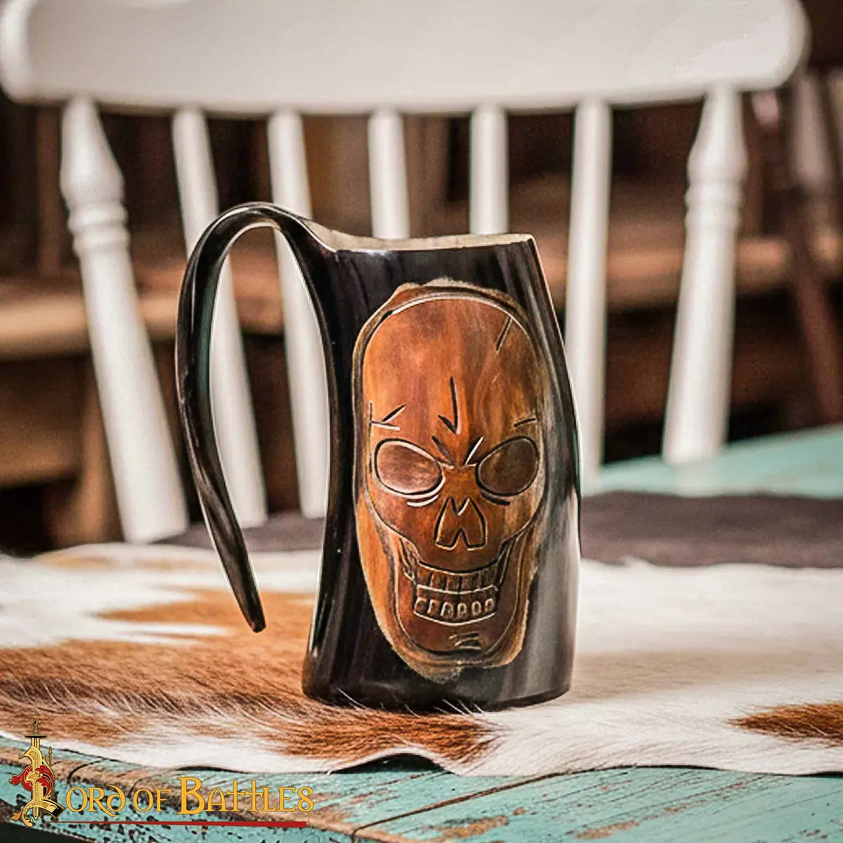 Jarra de cuerno vikinga con calavera