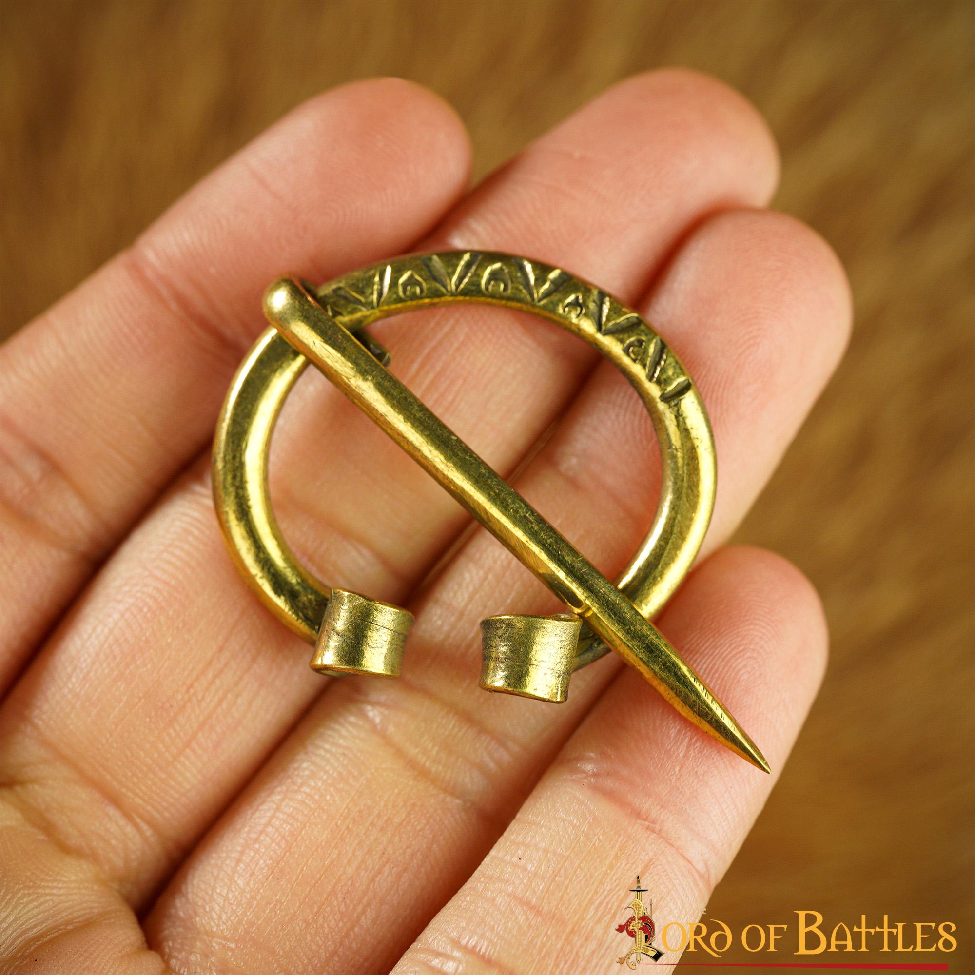 Broche penannular de latón para capa - estilos medievales - imagen 13